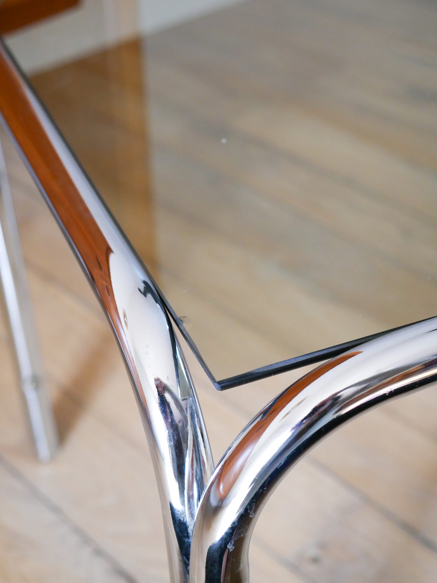 Table basse en chrome et verre fumé Design, 1970 - 83 X 41 X 35.5 cm