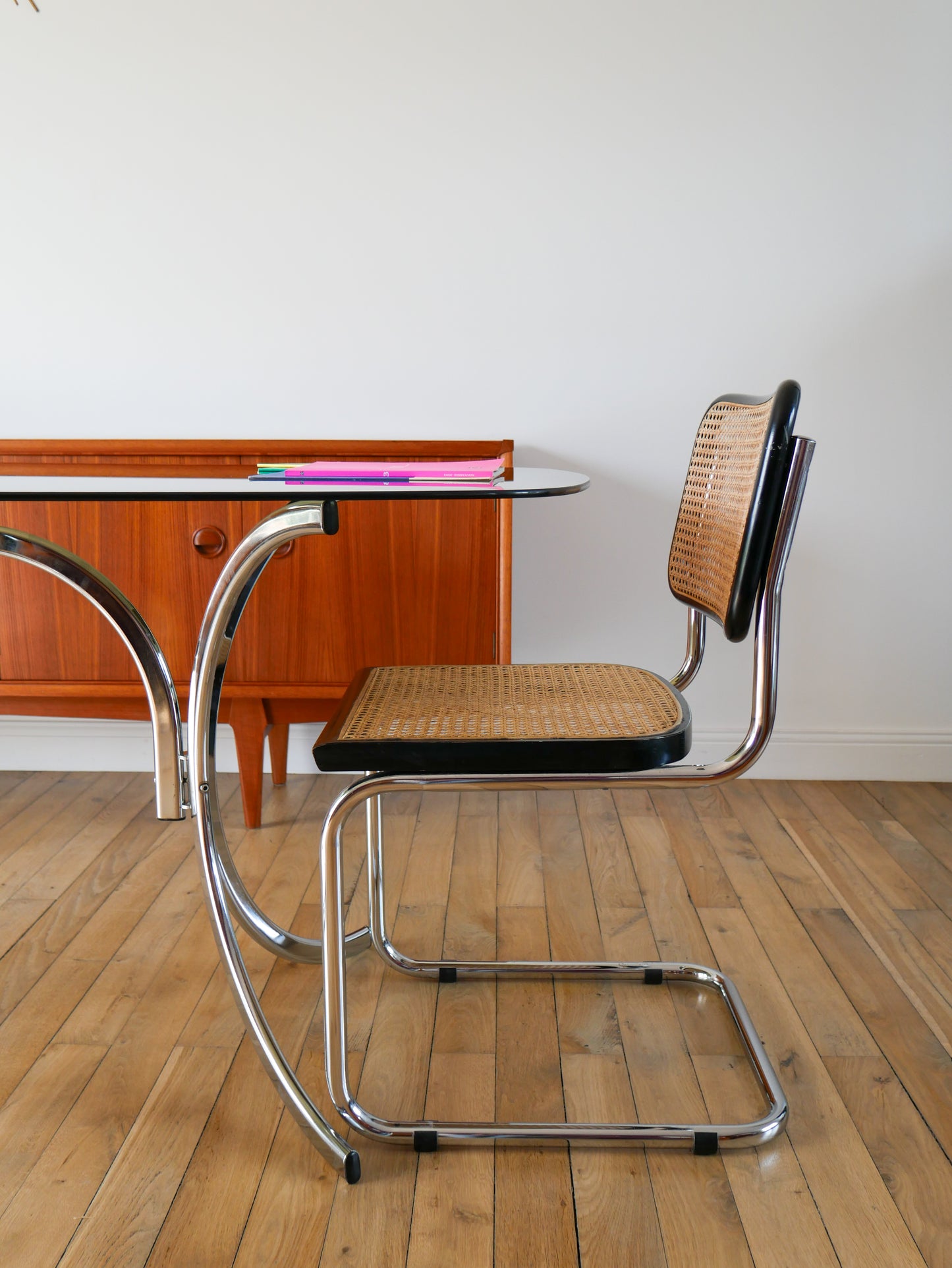 Table de salon en verre fumé et piètements en chrome, dans le goût de Gastone Rinaldi, Design, 1970