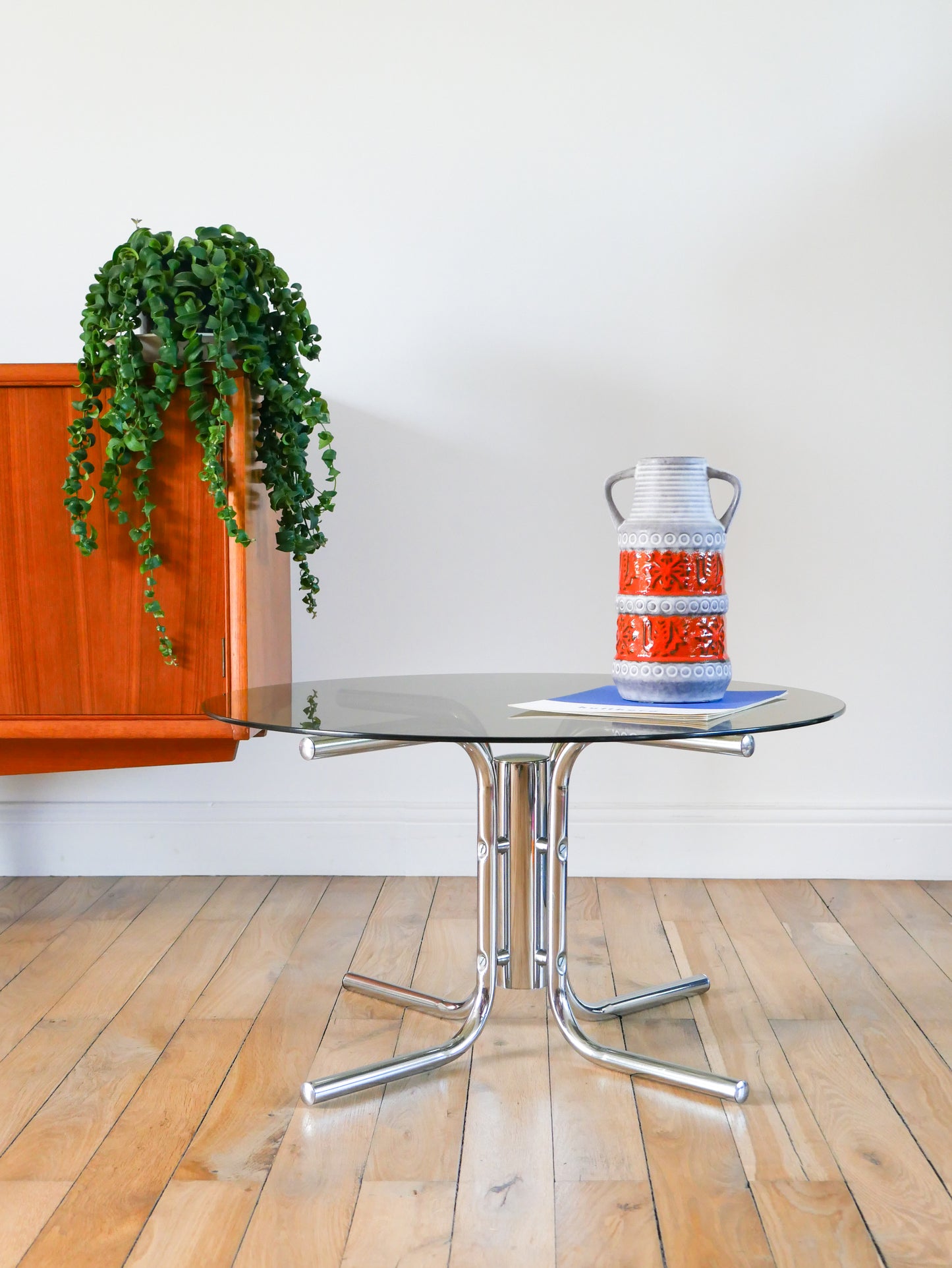 Table basse ronde en verre fumé et chrome, piètement étoile, Design, 1970