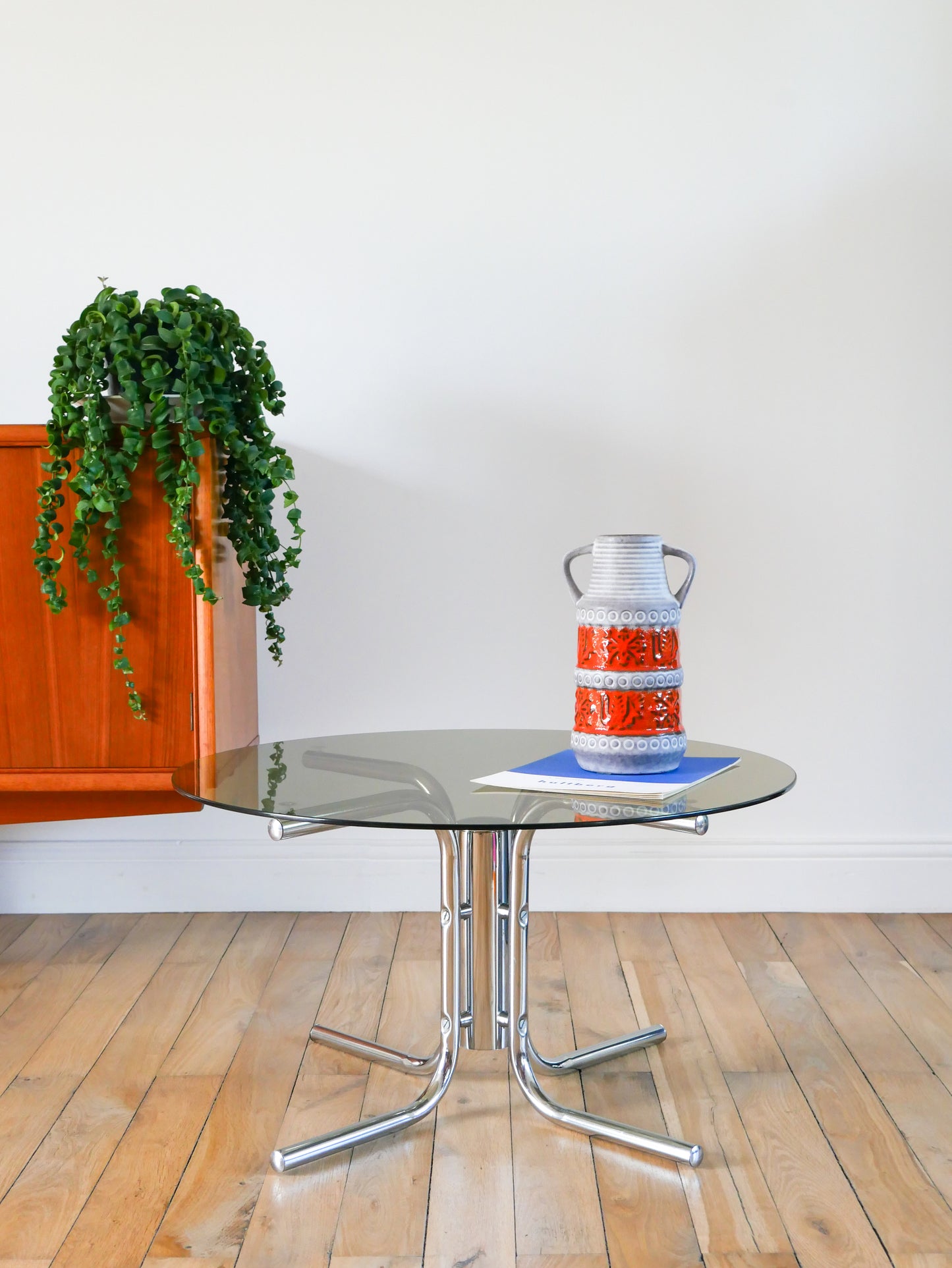 Table basse ronde en verre fumé et chrome, piètement étoile, Design, 1970