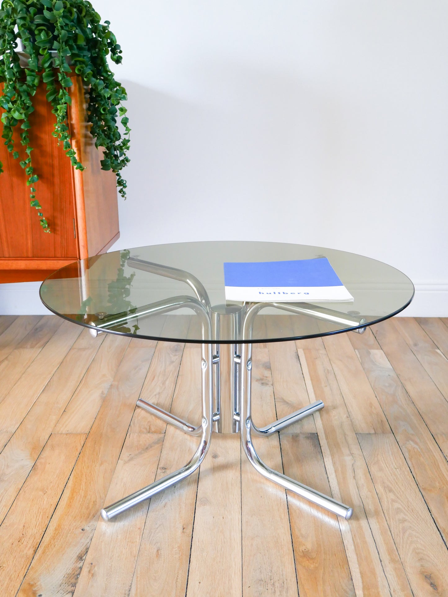 Table basse ronde en verre fumé et chrome, piètement étoile, Design, 1970