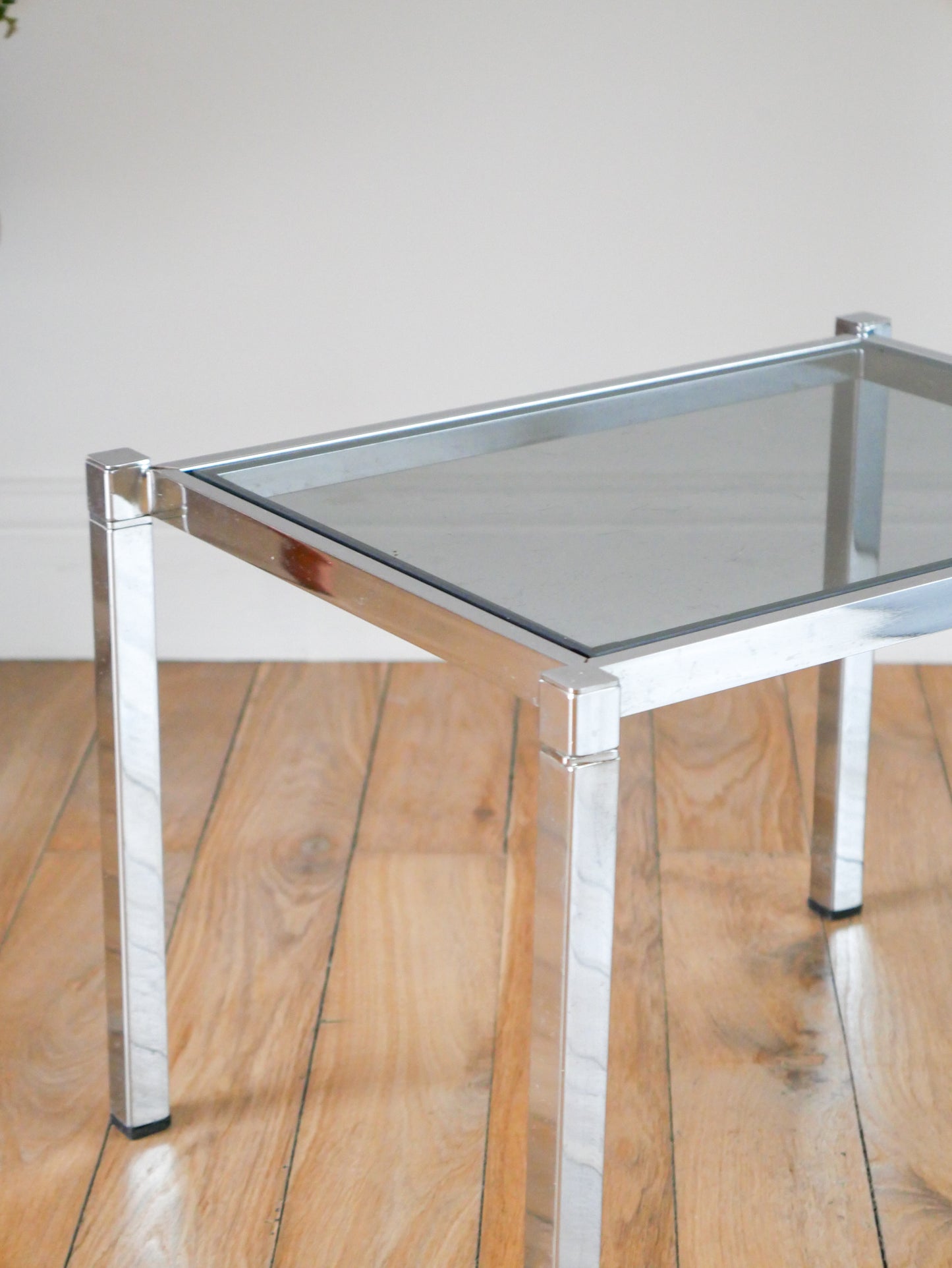 Petite table basse en chrome et verre fumé, Design, 1970