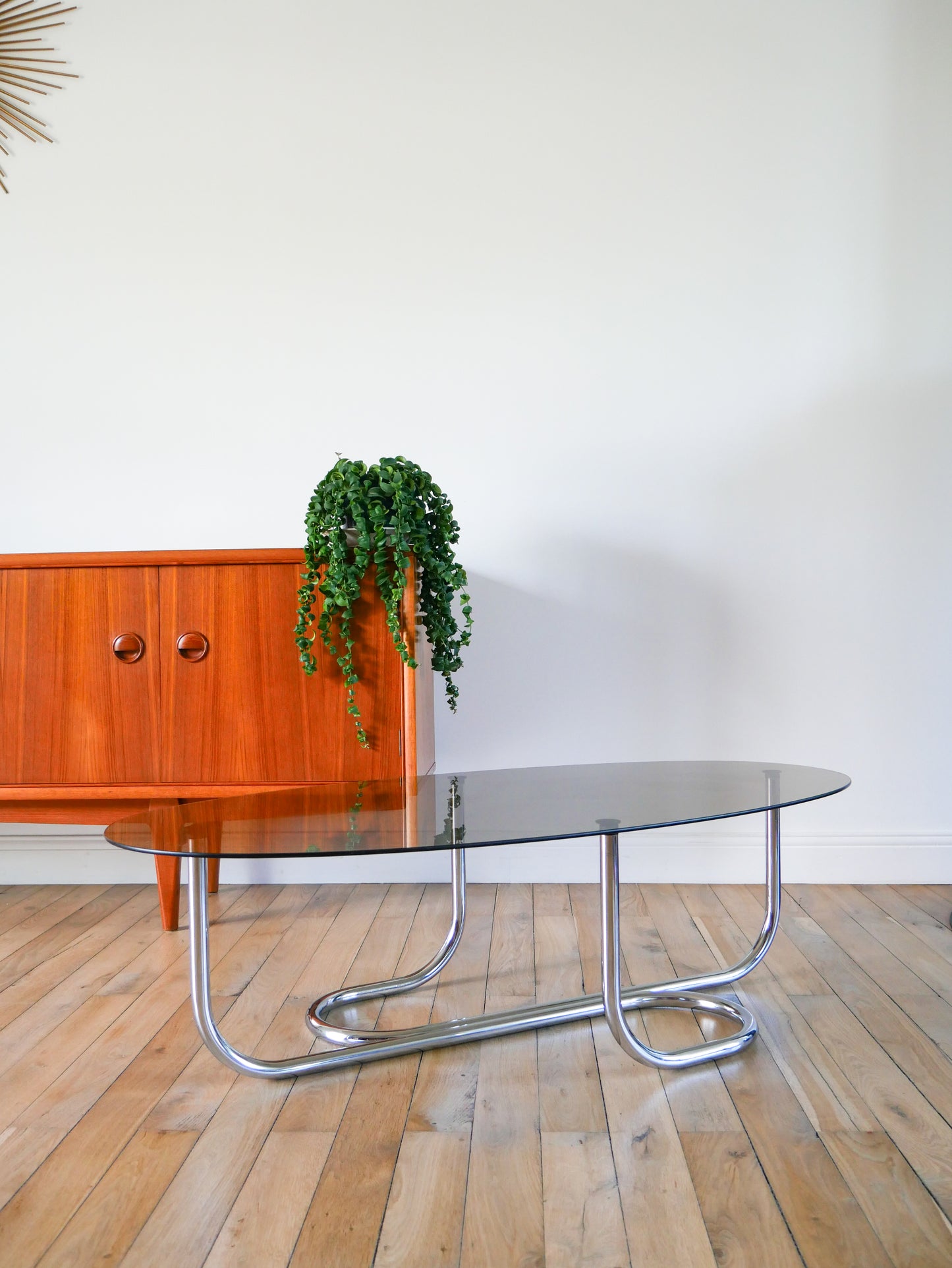 Table basse ovale en chrome et verre fumé, pieds tubulaires, Design, 1970