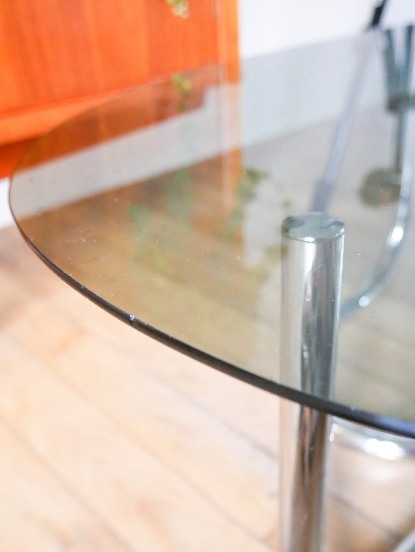 Table basse ovoïde en chrome et verre fumé, pieds tubulaires, Design, 1970