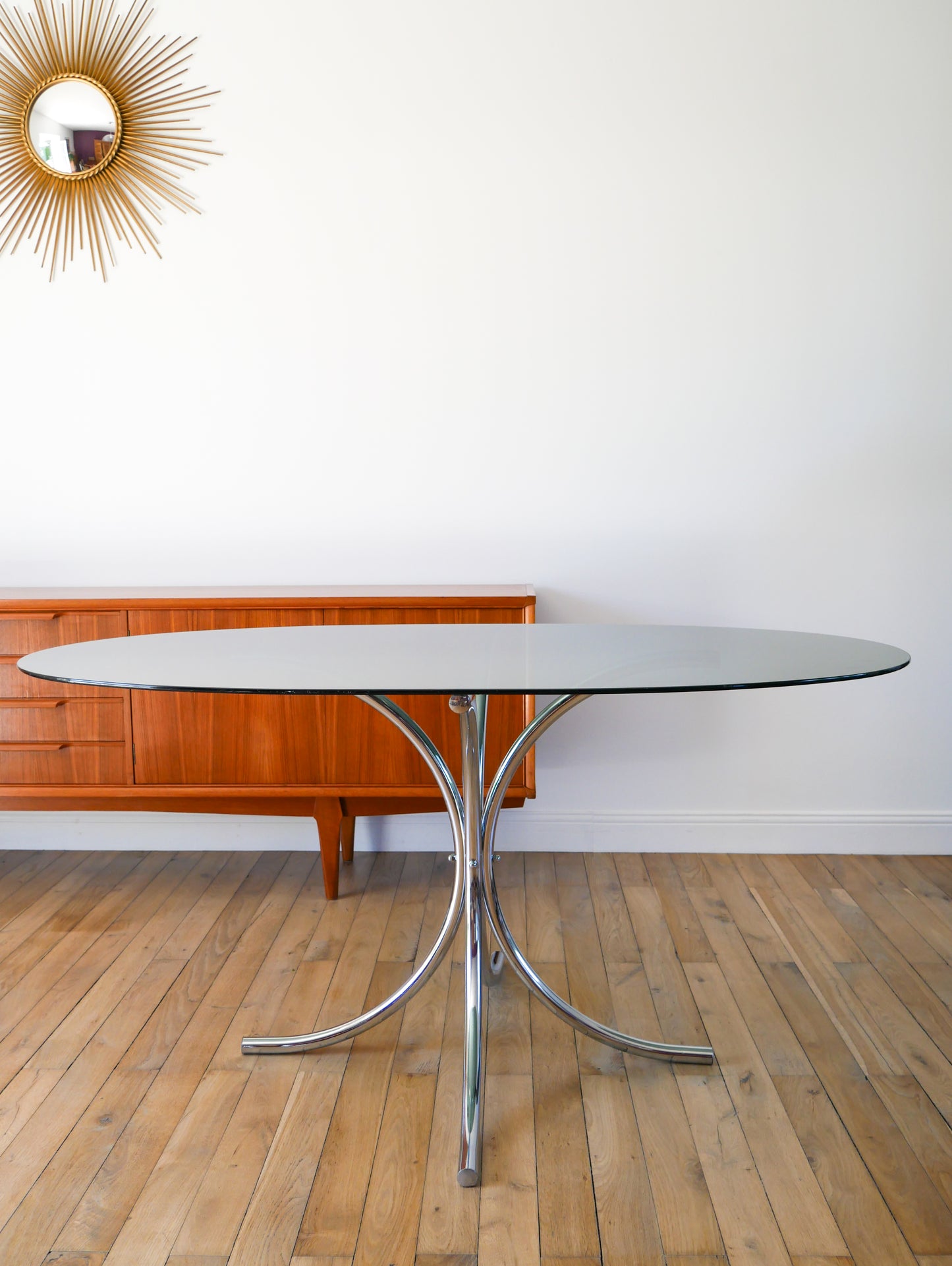 Grande table de salon ovale en verre fumé et chrome, piètements étoile, Design, 1970