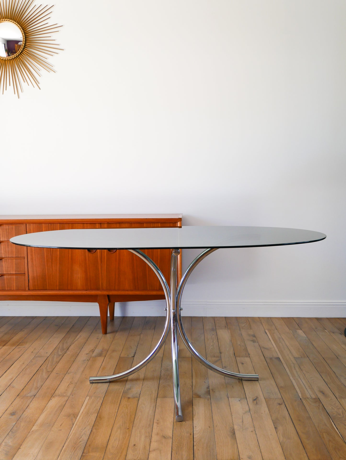 Grande table de salon ovale en verre fumé et chrome, piètements étoile, Design, 1970