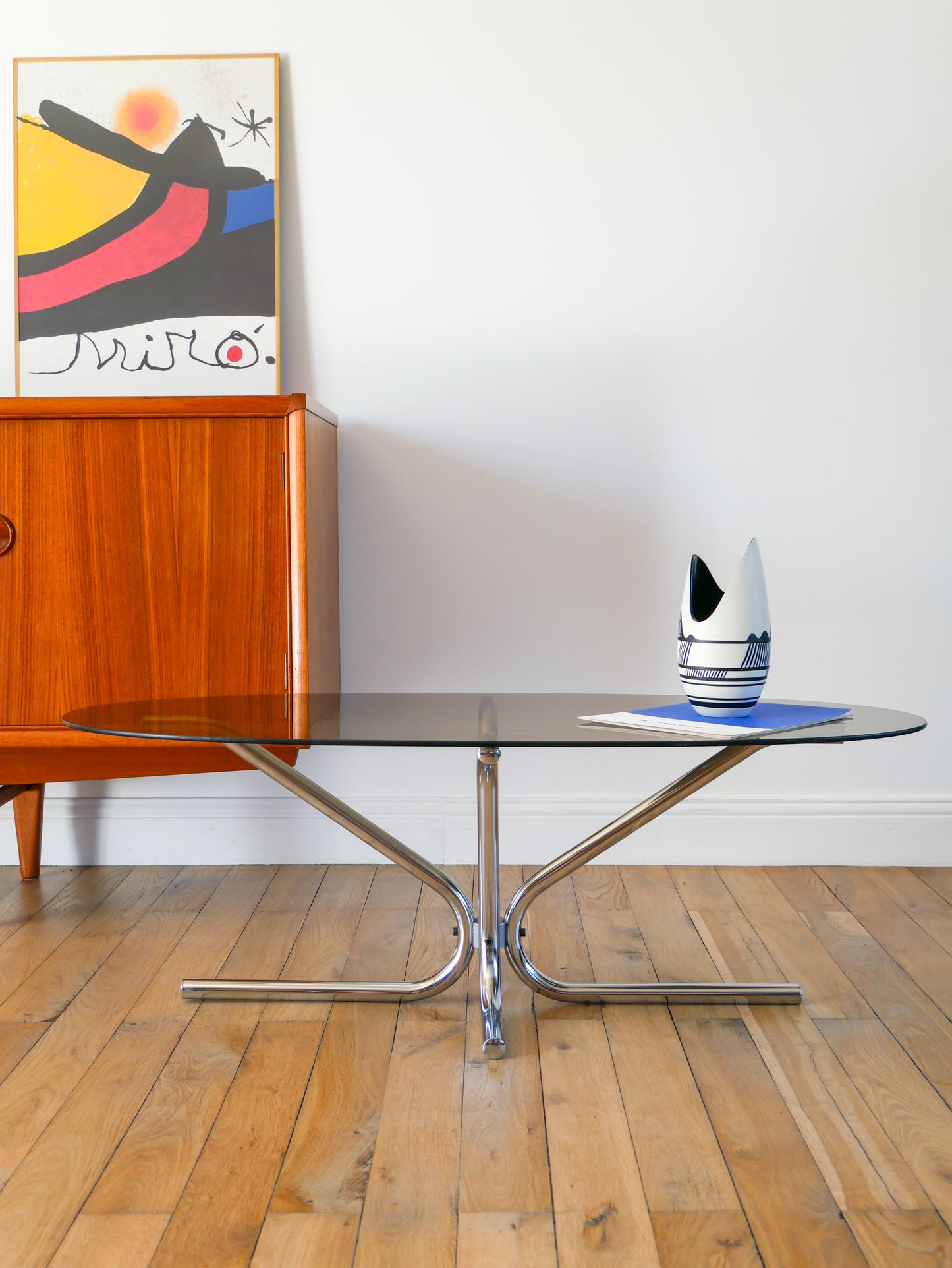 Table basse ovale en chrome et verre fumé, pieds tubulaires etoile, Design, 1970