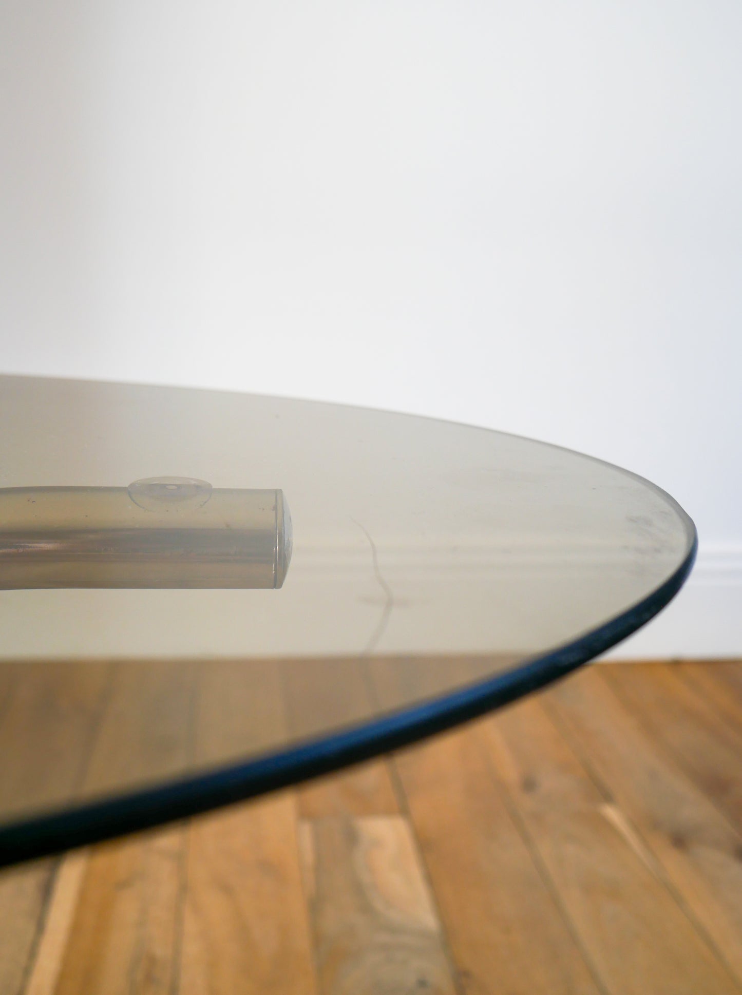 Table basse ovale en chrome et verre fumé, pieds tubulaires etoile, Design, 1970