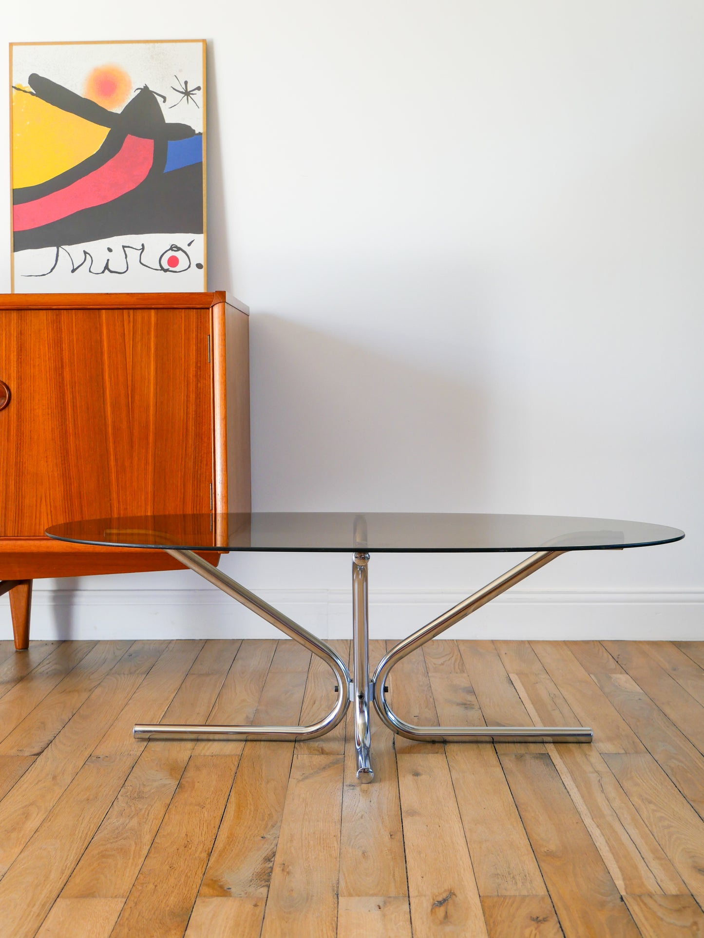 Table basse ovale en chrome et verre fumé, pieds tubulaires etoile, Design, 1970