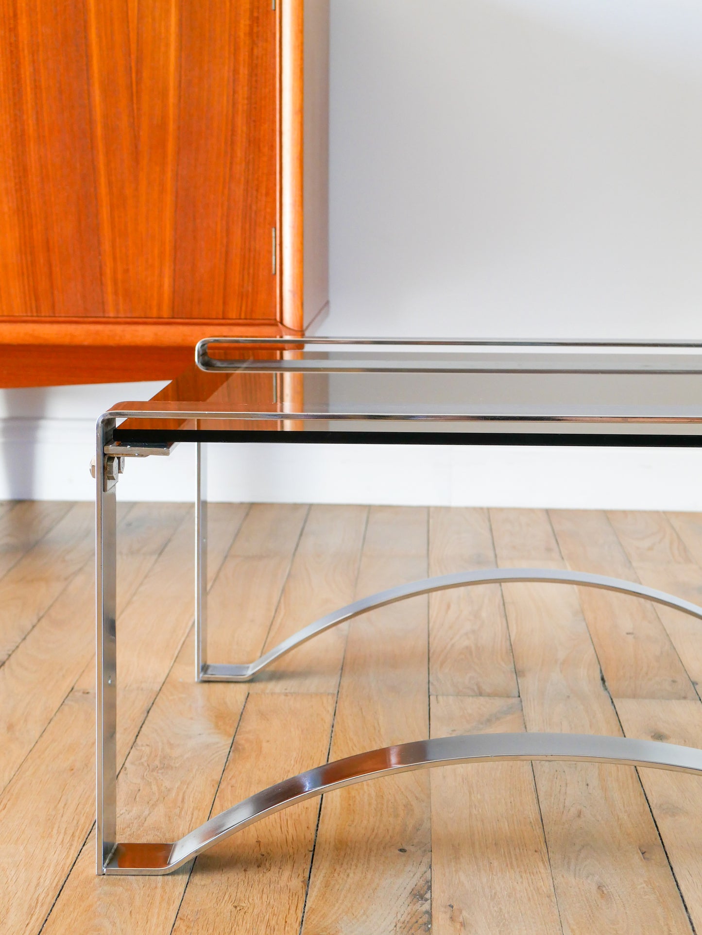 Table basse rectangulaire en chrome et verre fumé, pieds arqués, Space Age, Design, 1970