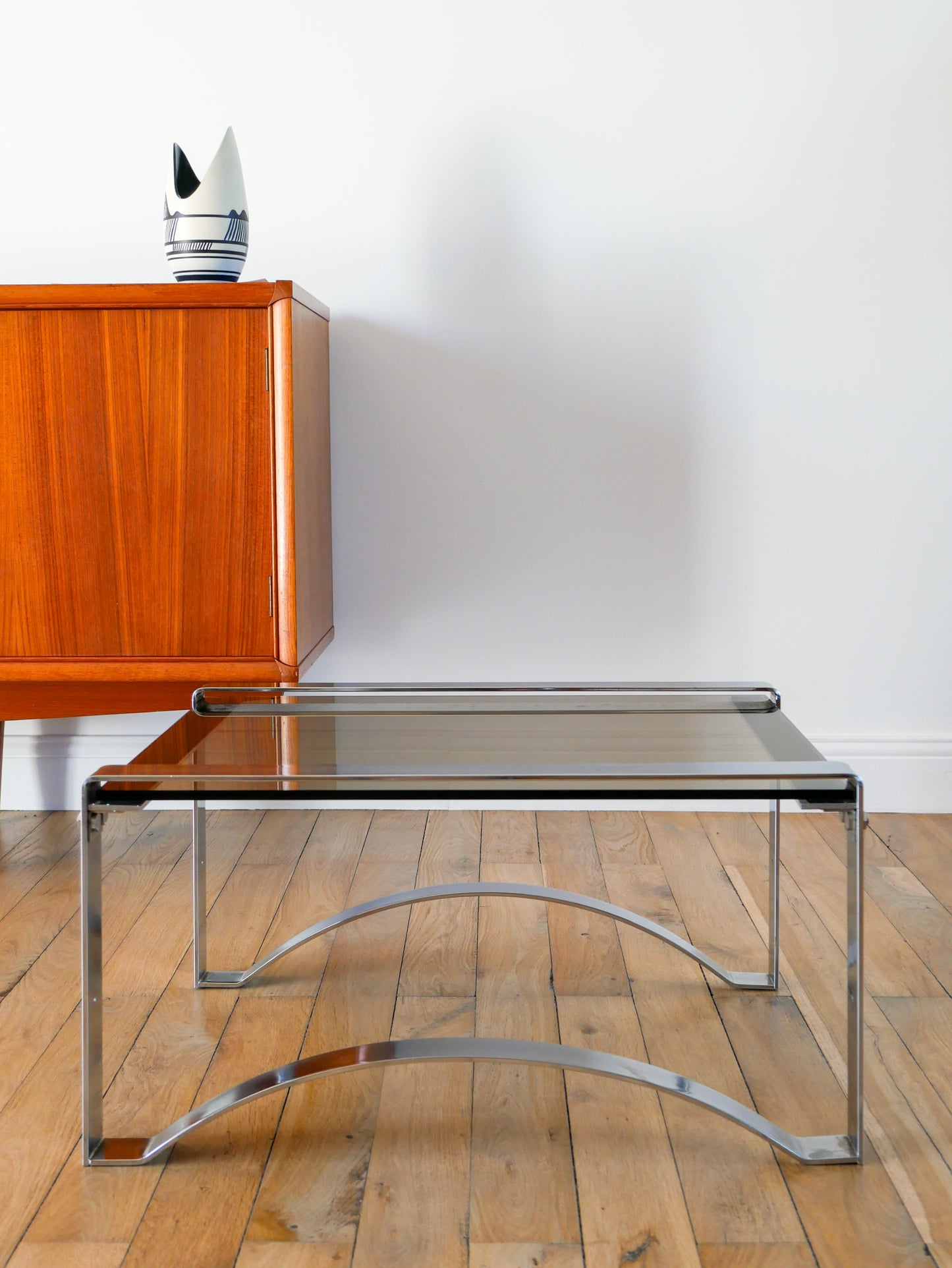 Table basse rectangulaire en chrome et verre fumé, pieds arqués, Space Age, Design, 1970