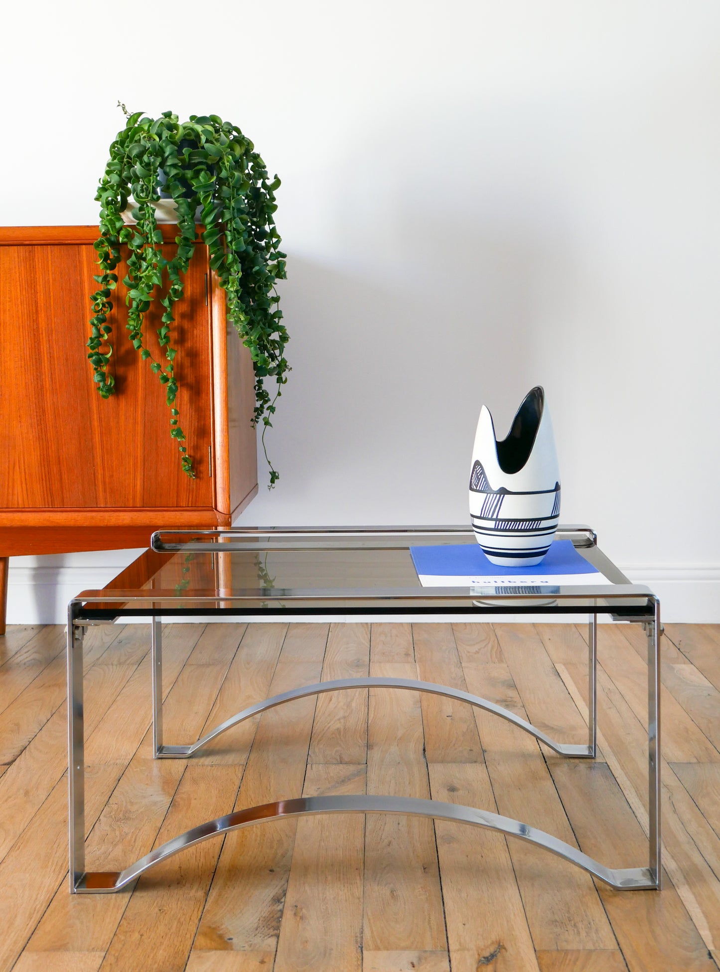 Table basse rectangulaire en chrome et verre fumé, pieds arqués, Space Age, Design, 1970