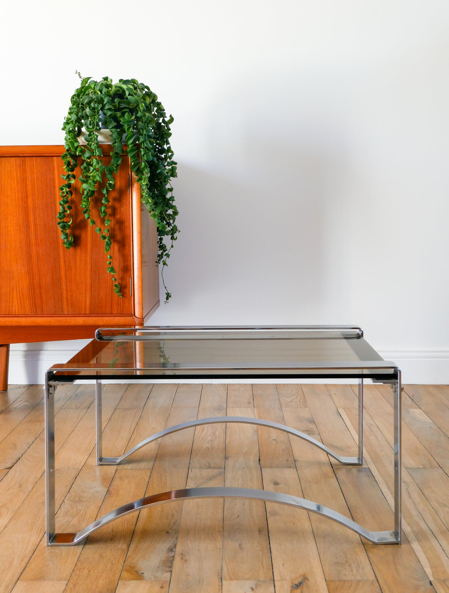 Table basse rectangulaire en chrome et verre fumé, pieds arqués, Space Age, Design, 1970