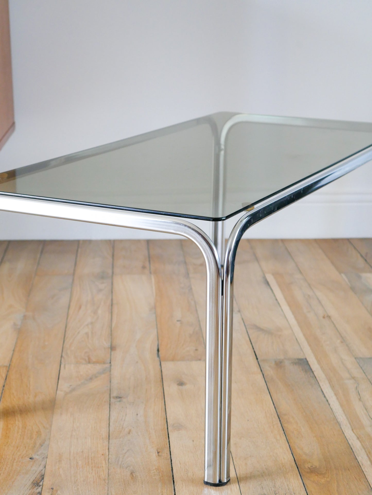 Table basse rectangulaire en chrome et verre fumé, pieds tubulaires, Design,1970