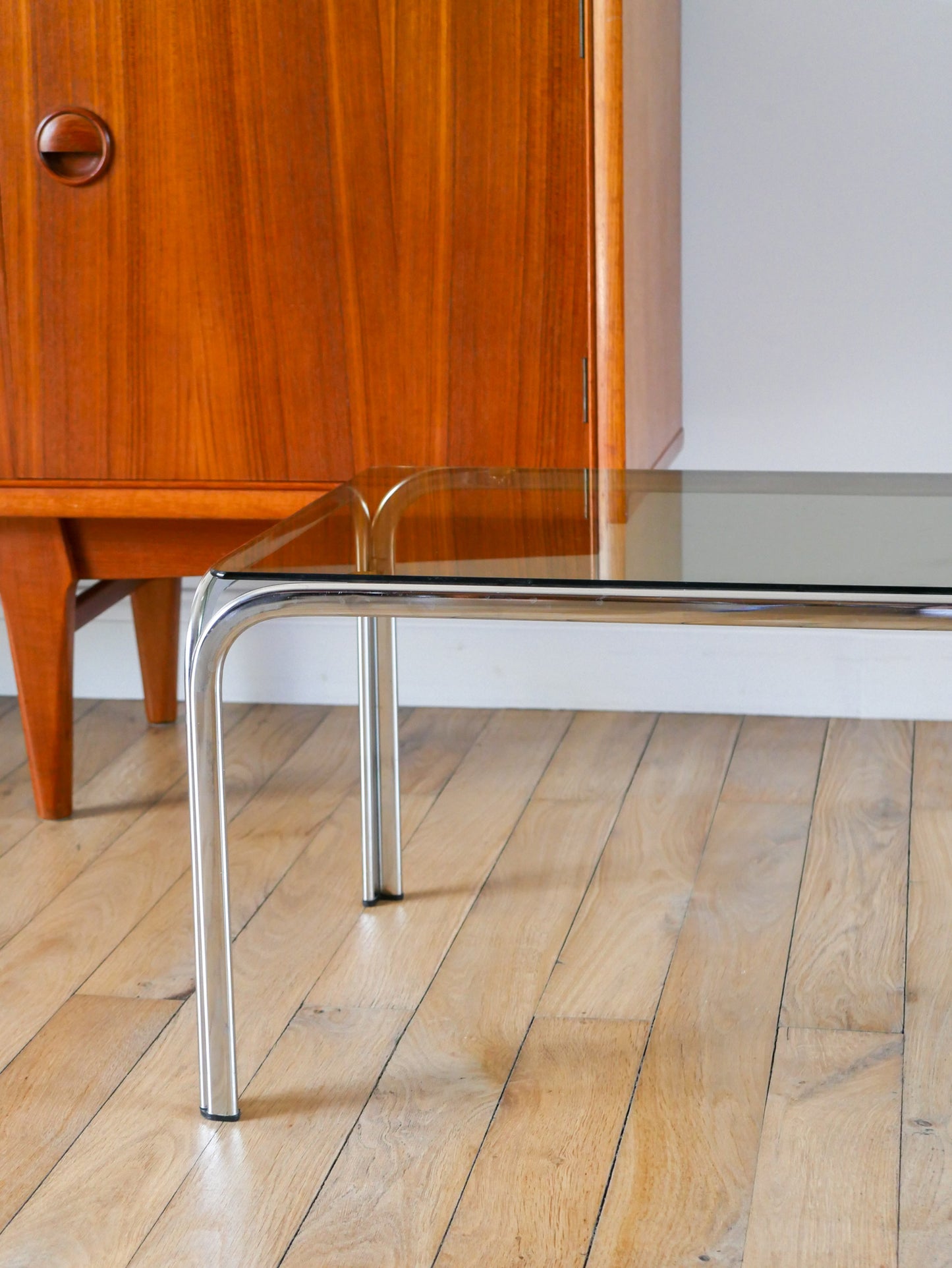 Table basse rectangulaire en chrome et verre fumé, pieds tubulaires, Design,1970