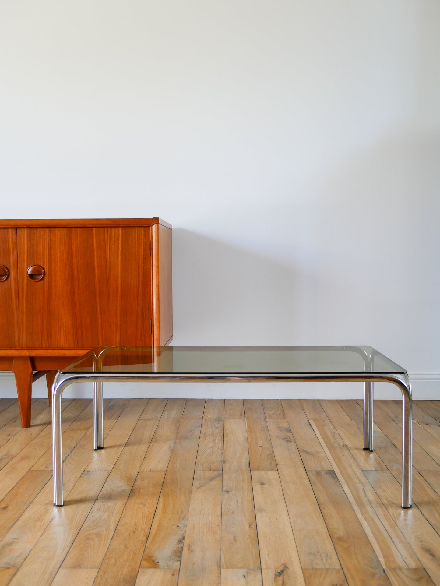 Table basse rectangulaire en chrome et verre fumé, pieds tubulaires, Design,1970