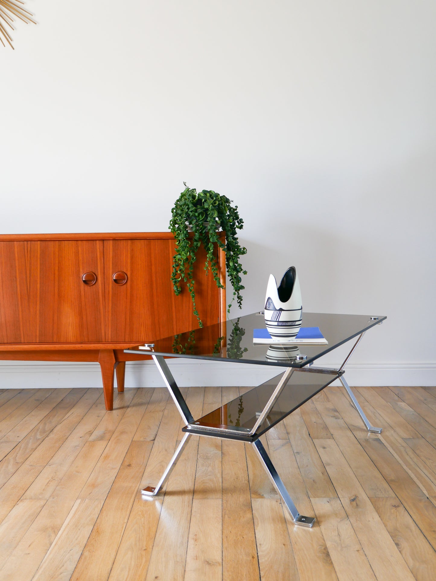 Table basse rectangulaire double plateaux, en chrome et verre fumé, Design,1970