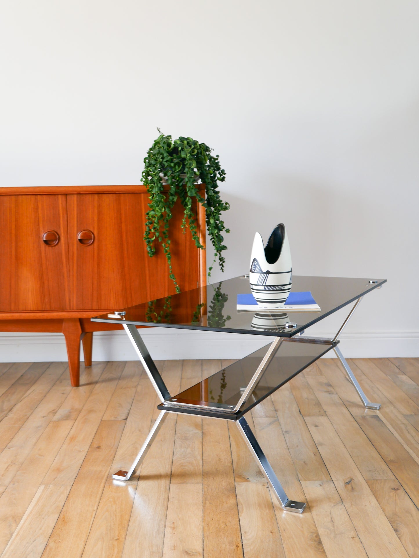 Table basse rectangulaire double plateaux, en chrome et verre fumé, Design,1970