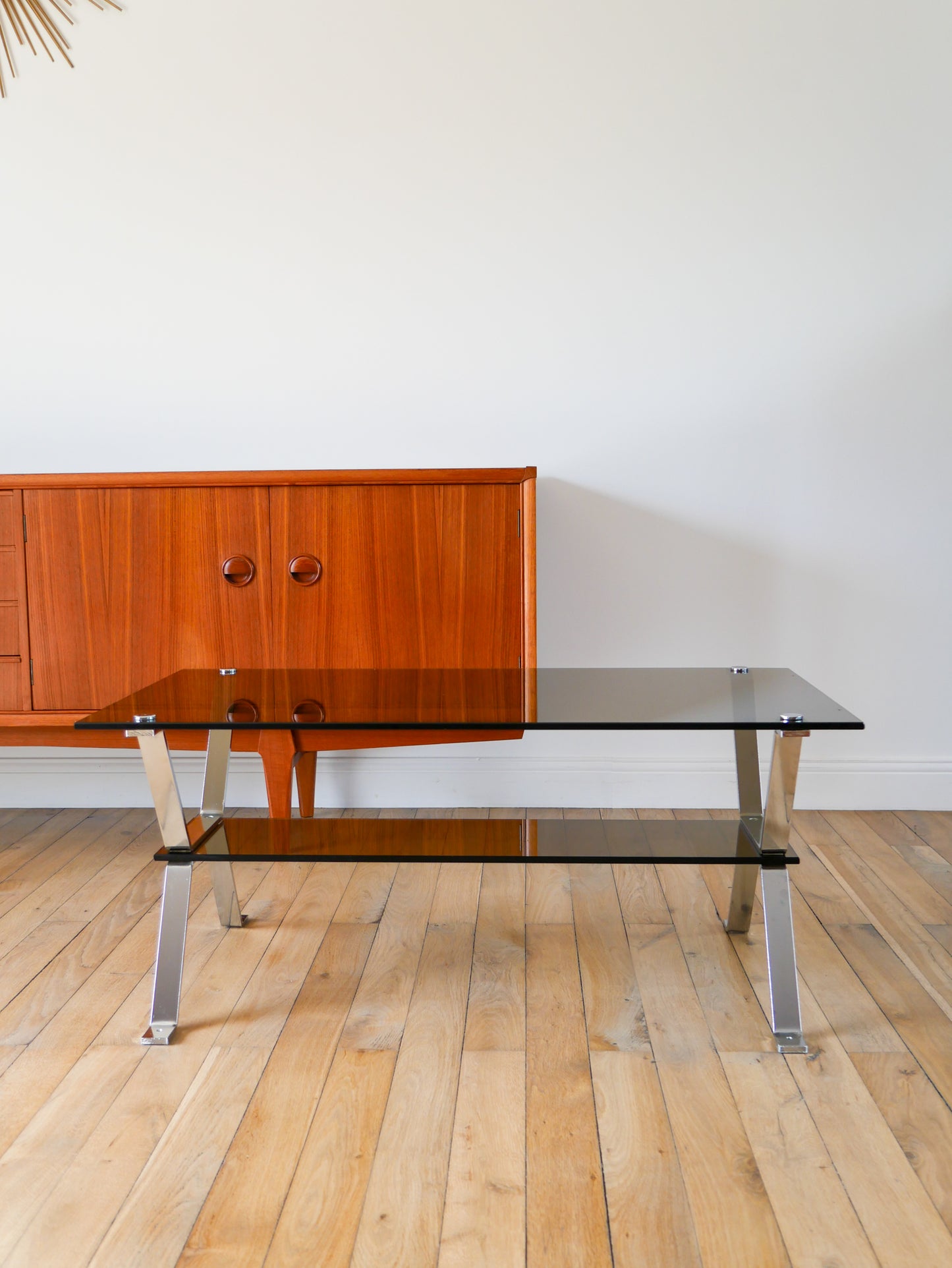 Table basse rectangulaire double plateaux, en chrome et verre fumé, Design,1970