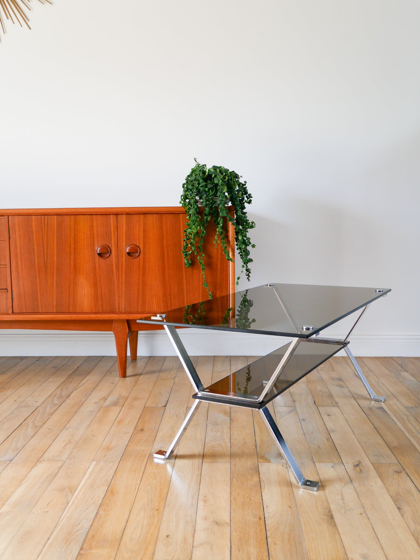 Table basse rectangulaire double plateaux, en chrome et verre fumé, Design,1970