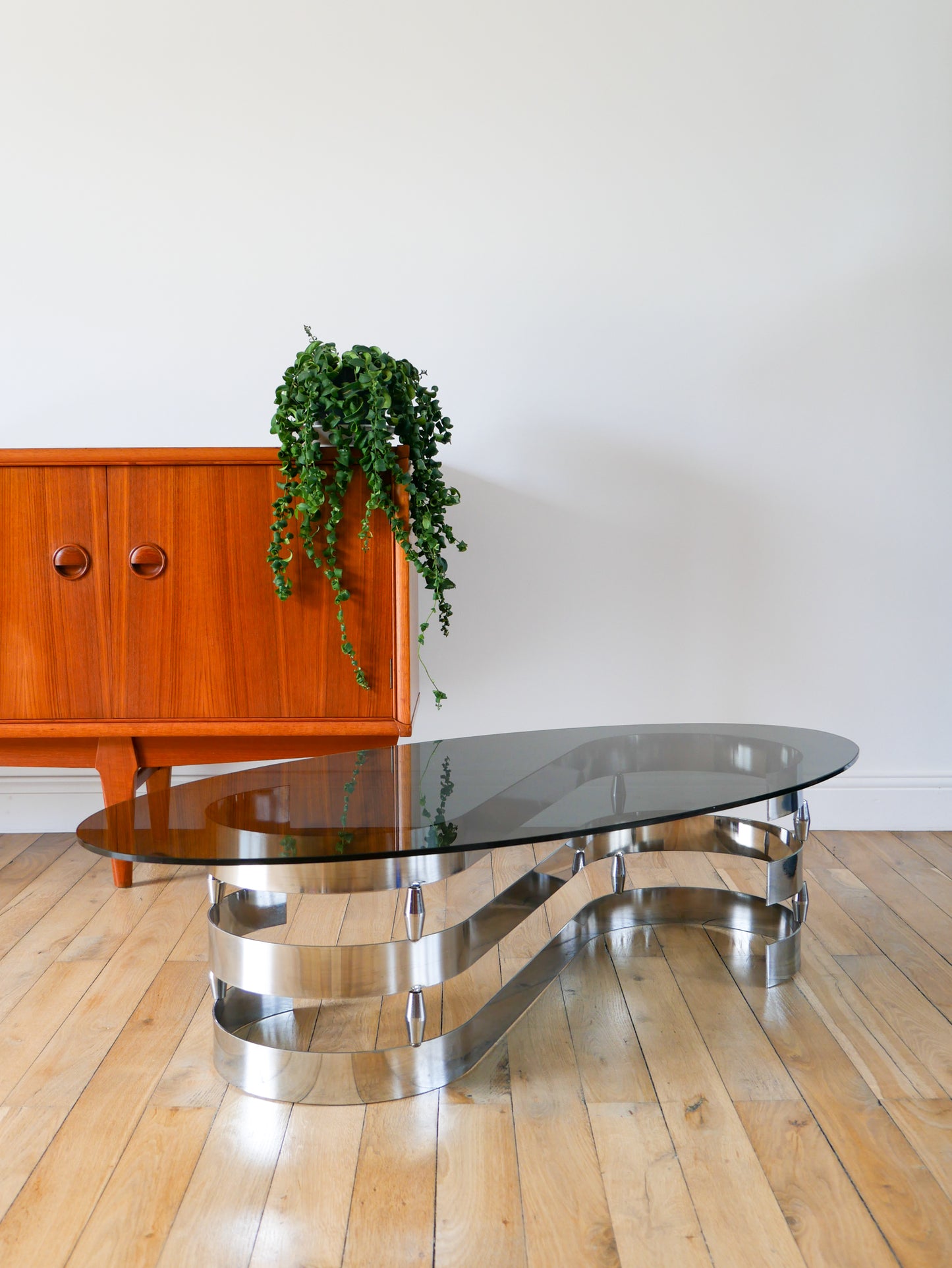 Table basse ovoïde en verre fumé et chrome, piètement en S, Design, 1970