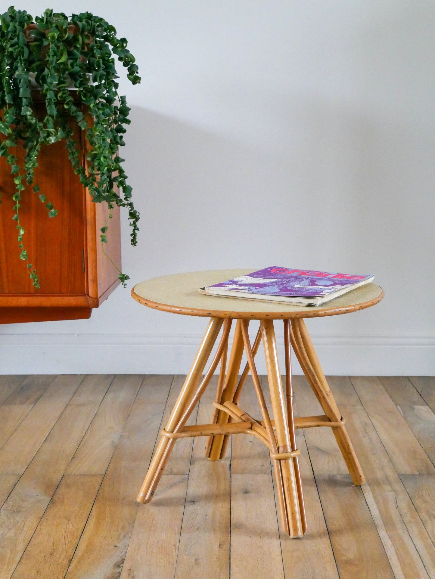 Petite table basse ronde en rotin et bambou, 1960