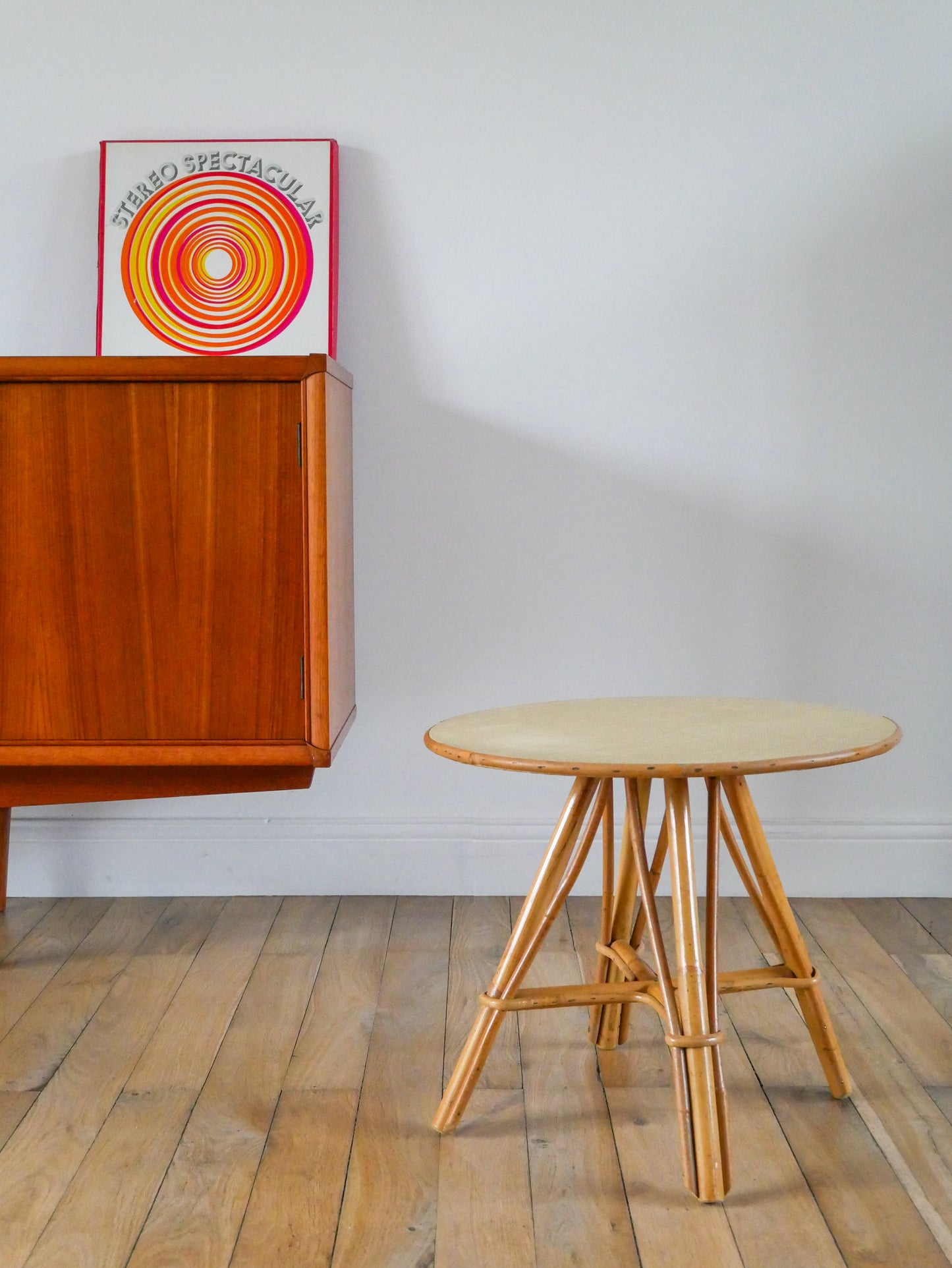 Petite table basse ronde en rotin et bambou, 1960