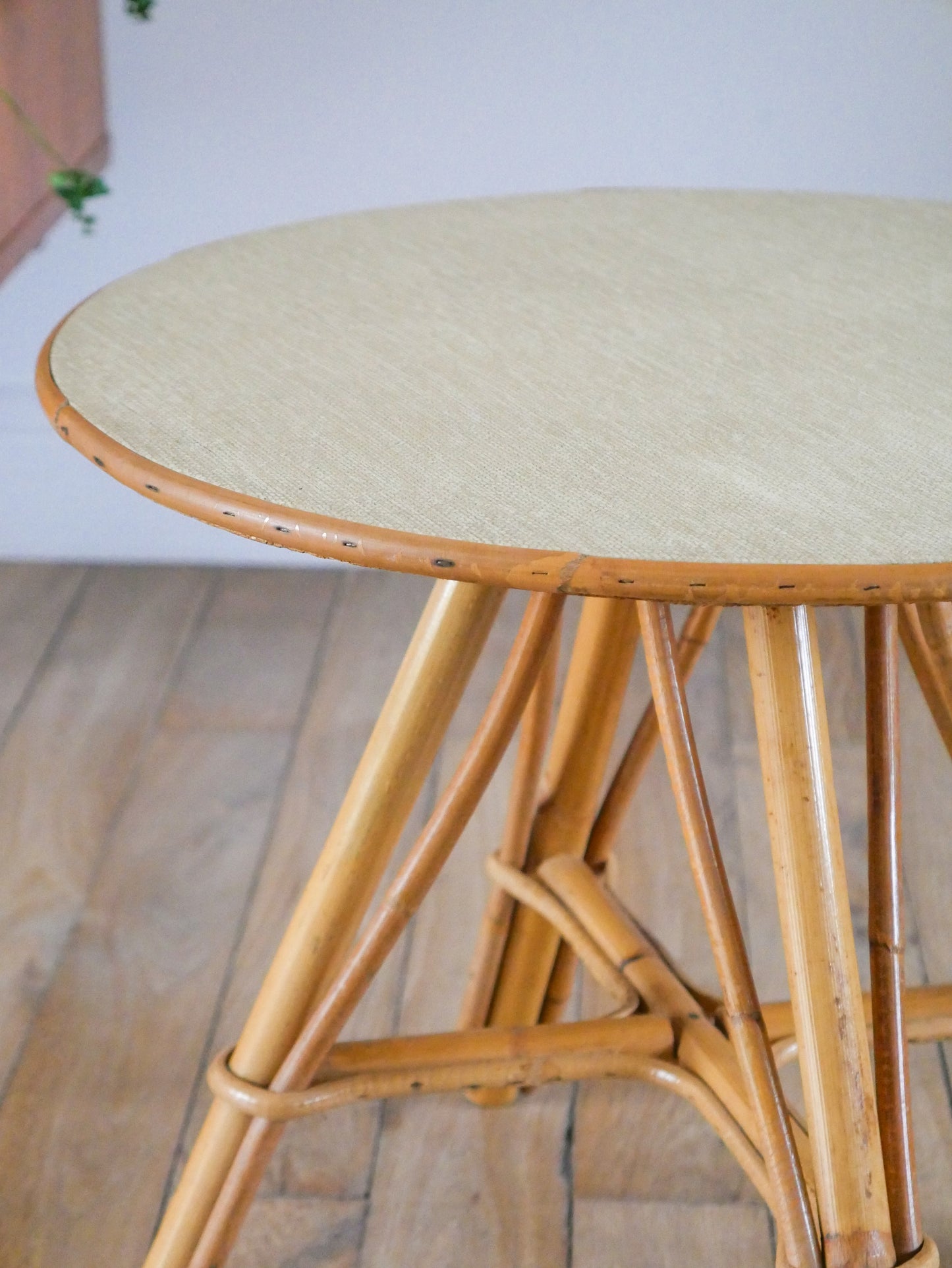 Petite table basse ronde en rotin et bambou, 1960