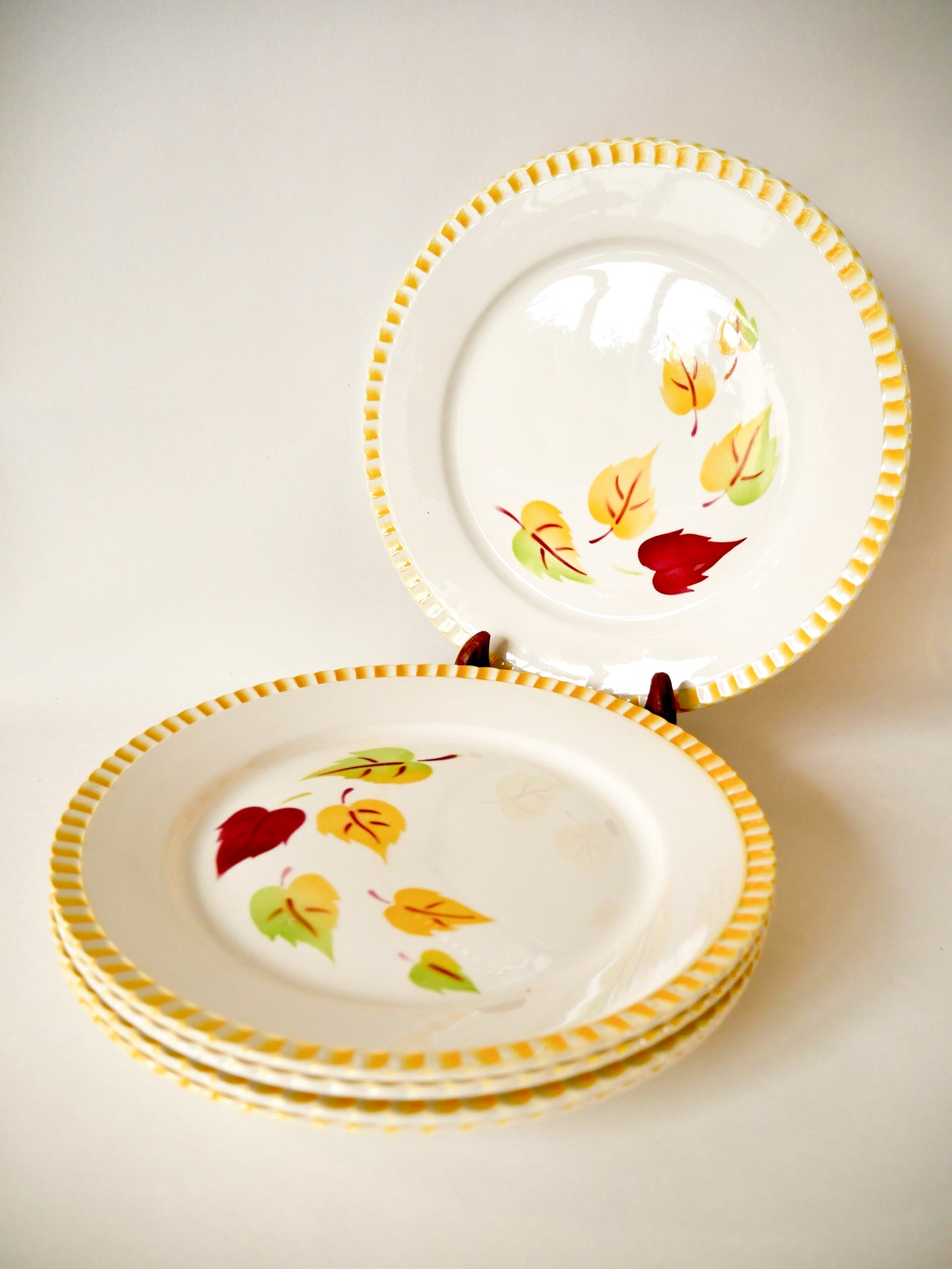 Lot de 5 assiettes plates Digoin Sarreguemines modèle "Alouette", 1940