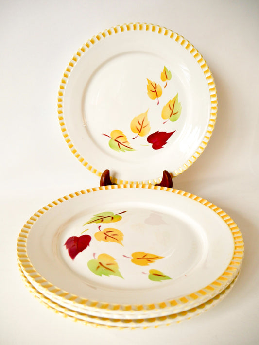 Lot de 5 assiettes plates Digoin Sarreguemines modèle "Alouette", 1940