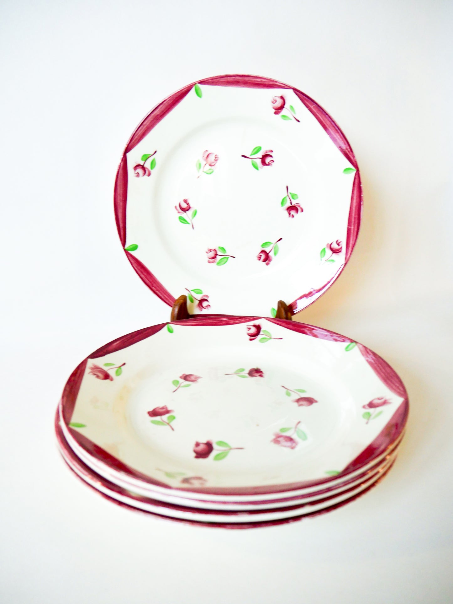 Lot de 5 assiettes plates Gien modèle Malmaison peintes à la main, 1940