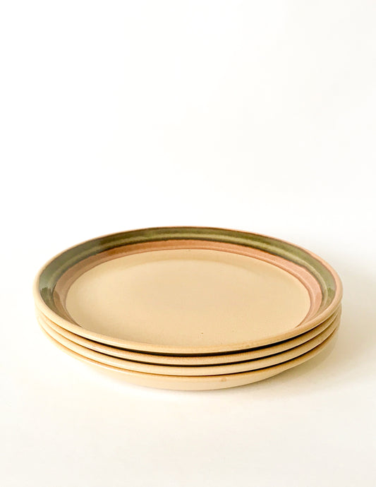 Lot de 4 assiettes plates en grès liseré vert années 70