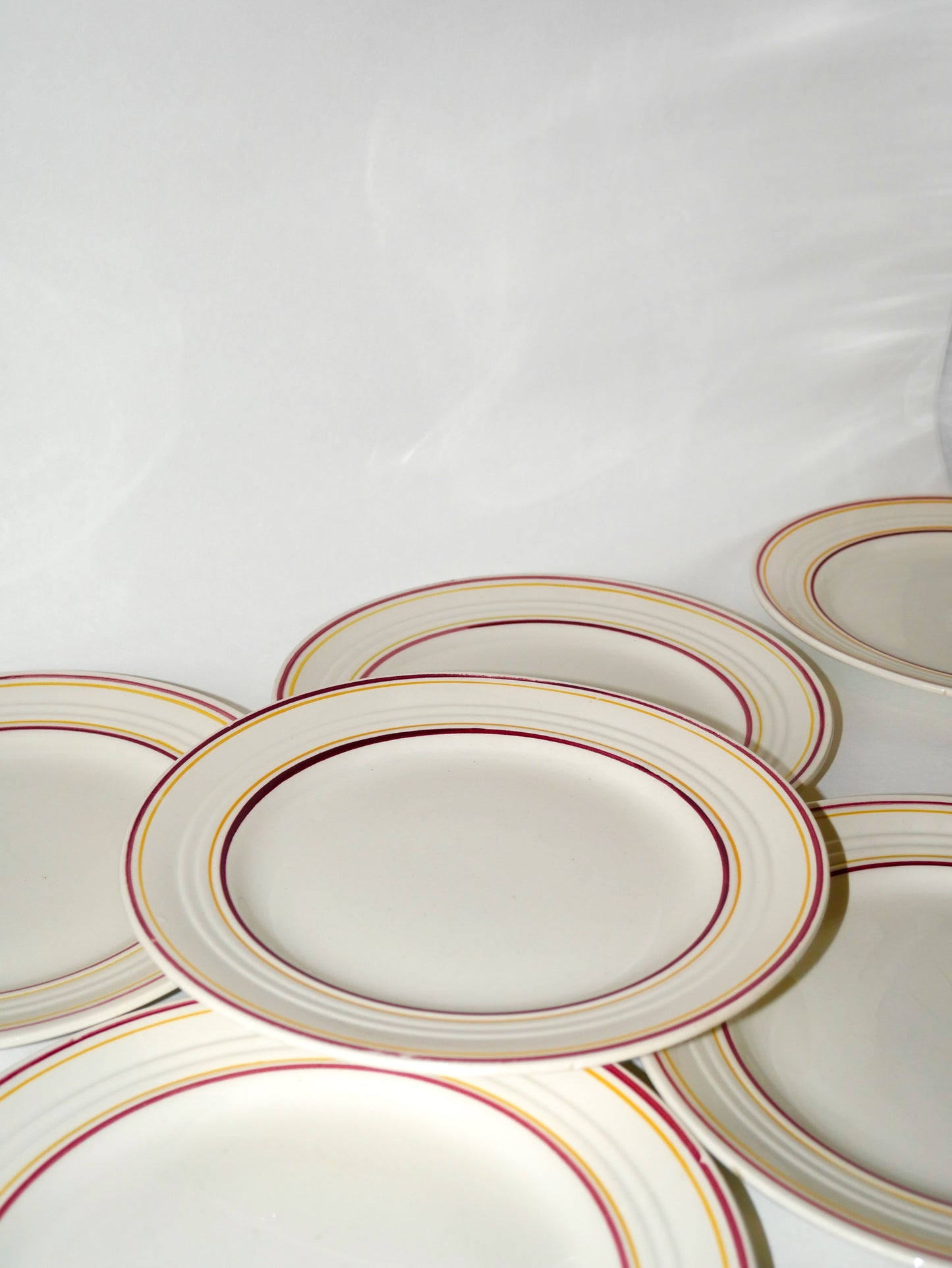 Lot de 6 assiettes plates Digoin Sarreguemines liseré rouge et jaune 1960