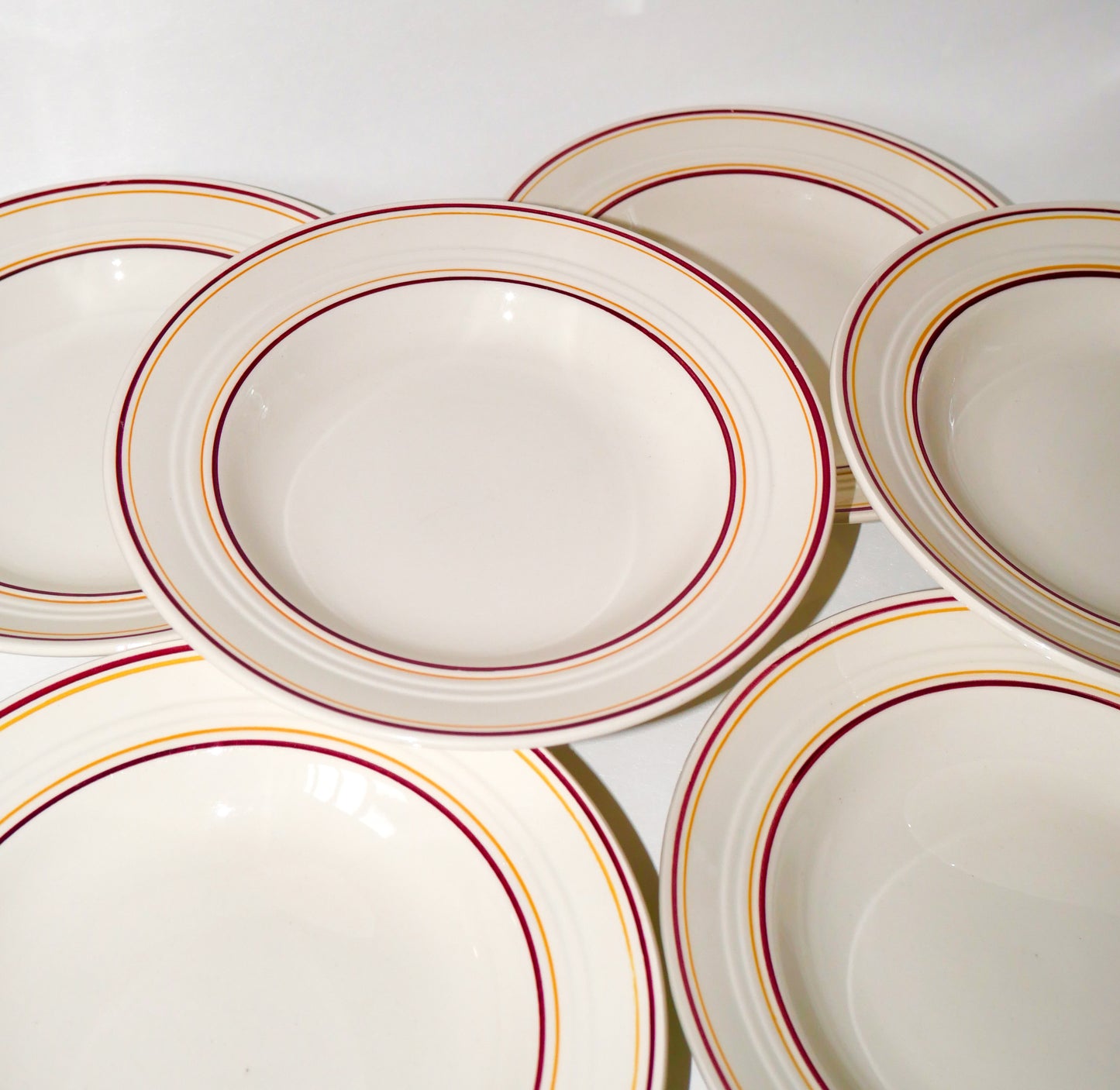 Lot de 8 assiettes creuses Digoin Sarreguemines liseré rouge et jaune 1960