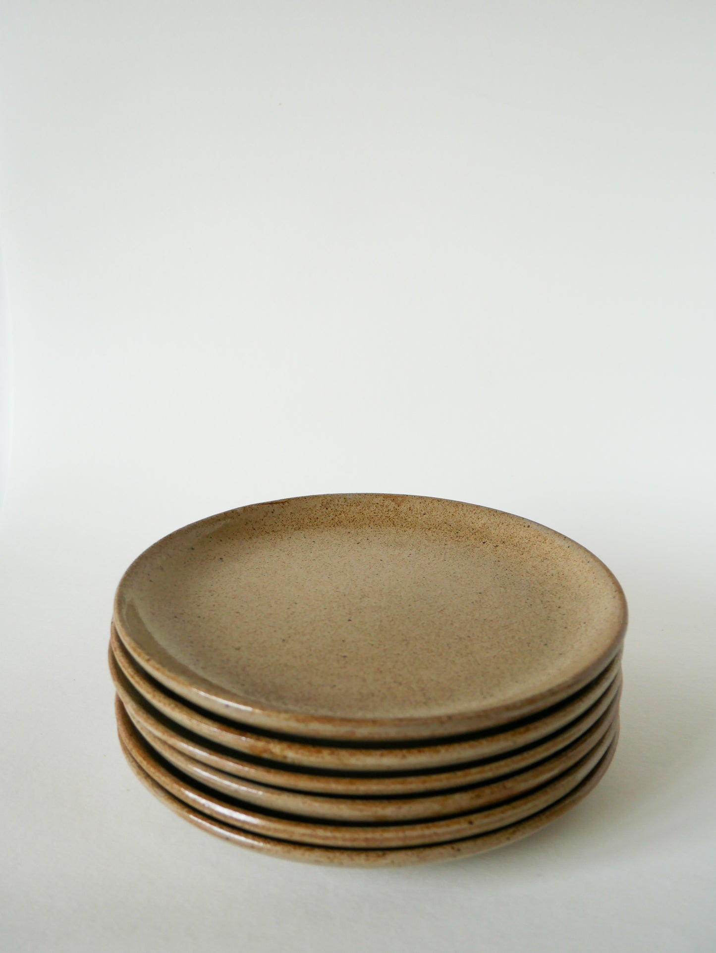 Lot de 6 assiettes plates en grès artisanal, 1960