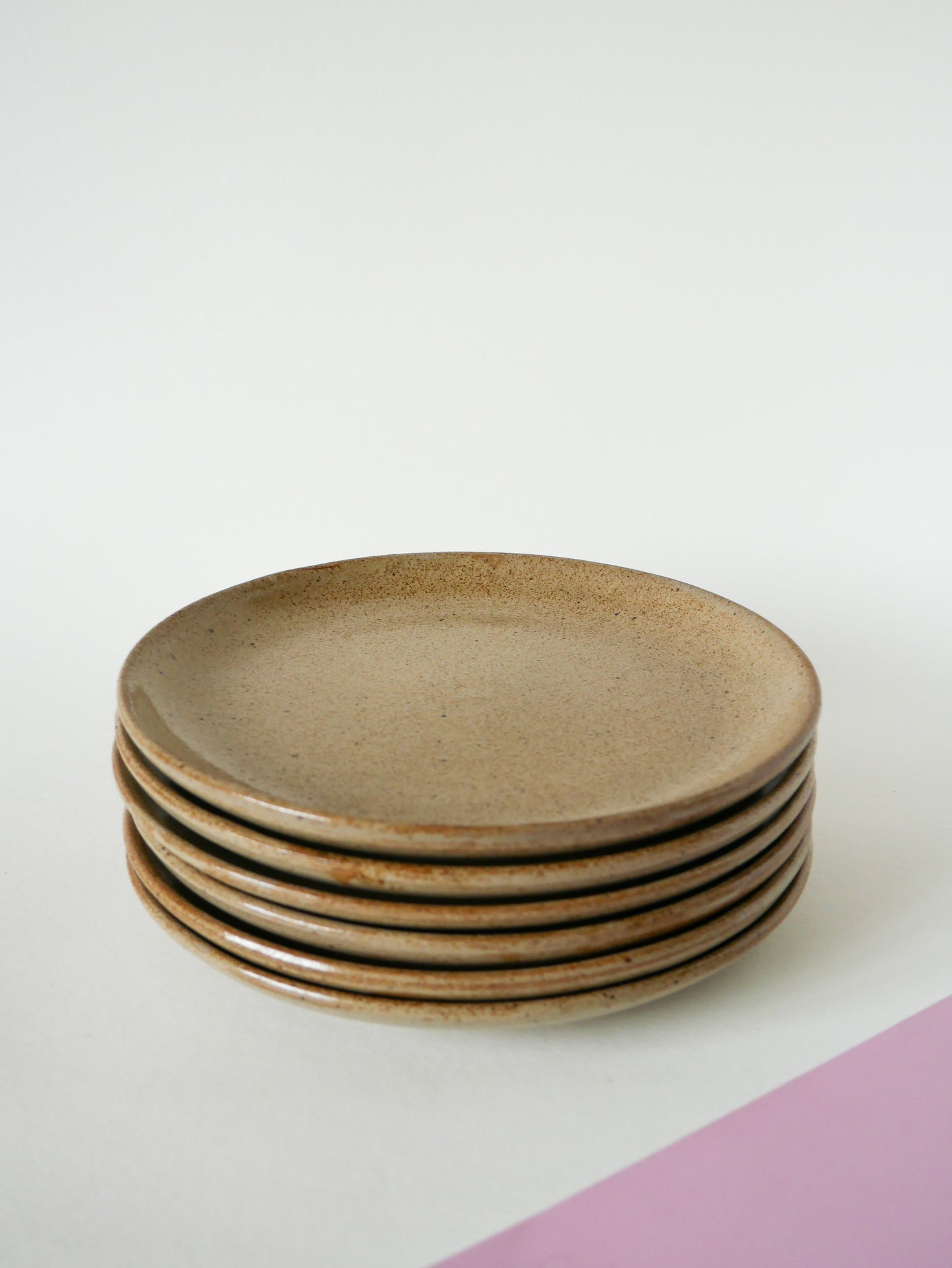 Lot de 6 assiettes plates en grès artisanal, 1960