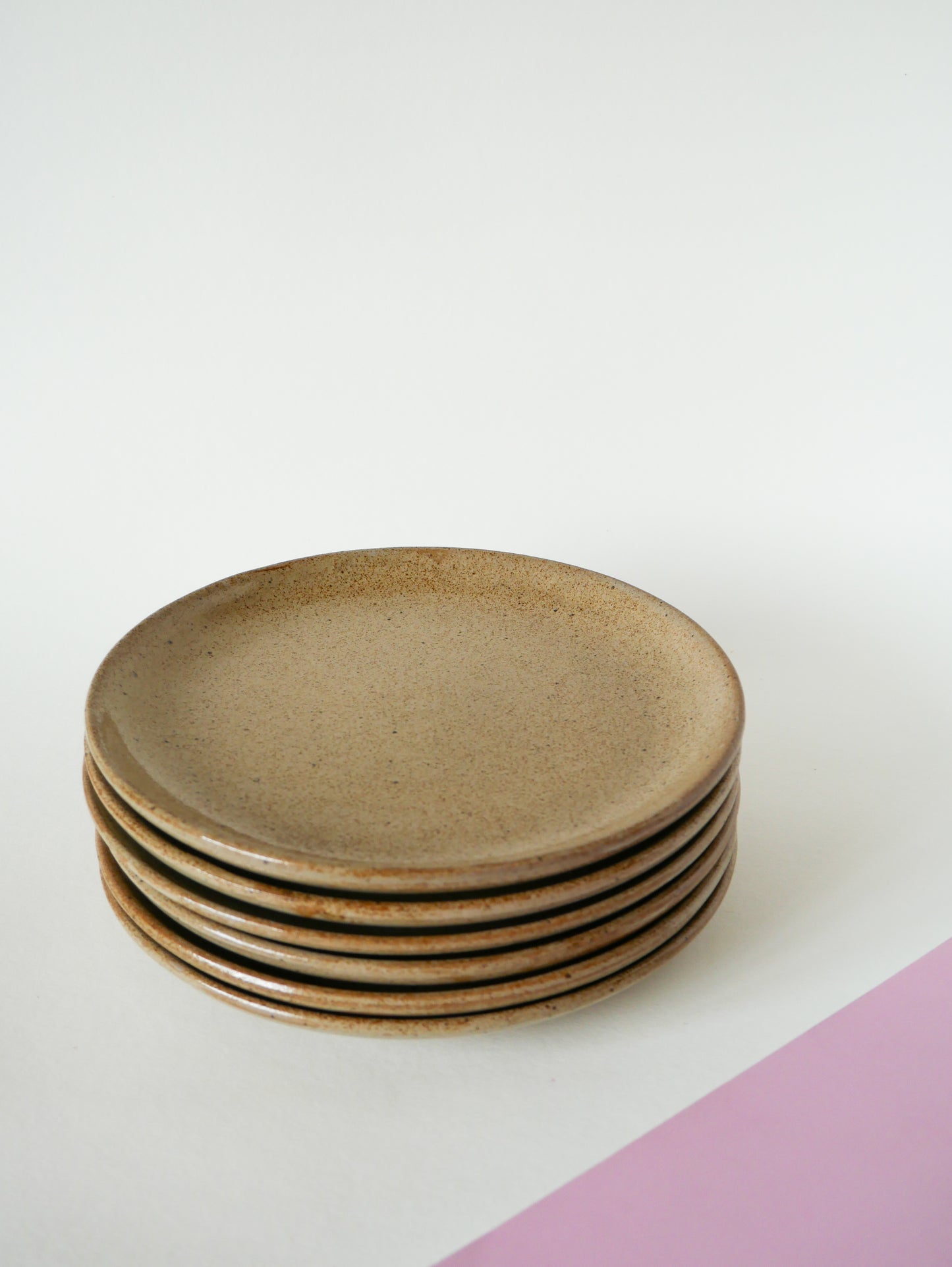 Lot de 6 assiettes plates en grès artisanal, 1960