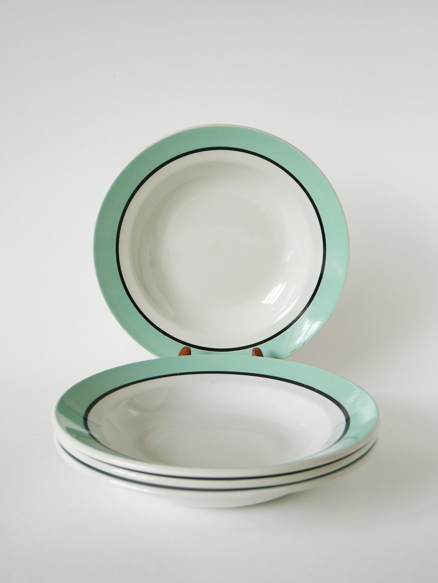 Lot de 4 assiettes creuses Badonviller liseré menthe et noir, 1960