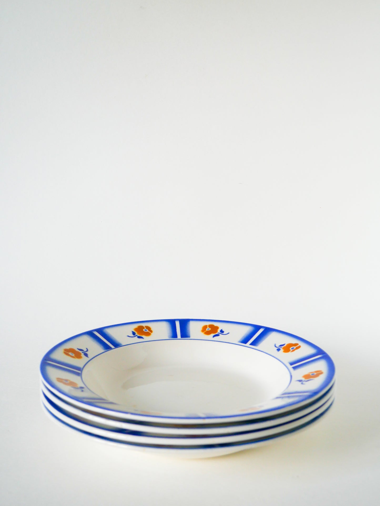 Lot de 4 assiettes creuses Digoin Sarreguemines, modèle Arago, Bleu et Orange, 1940