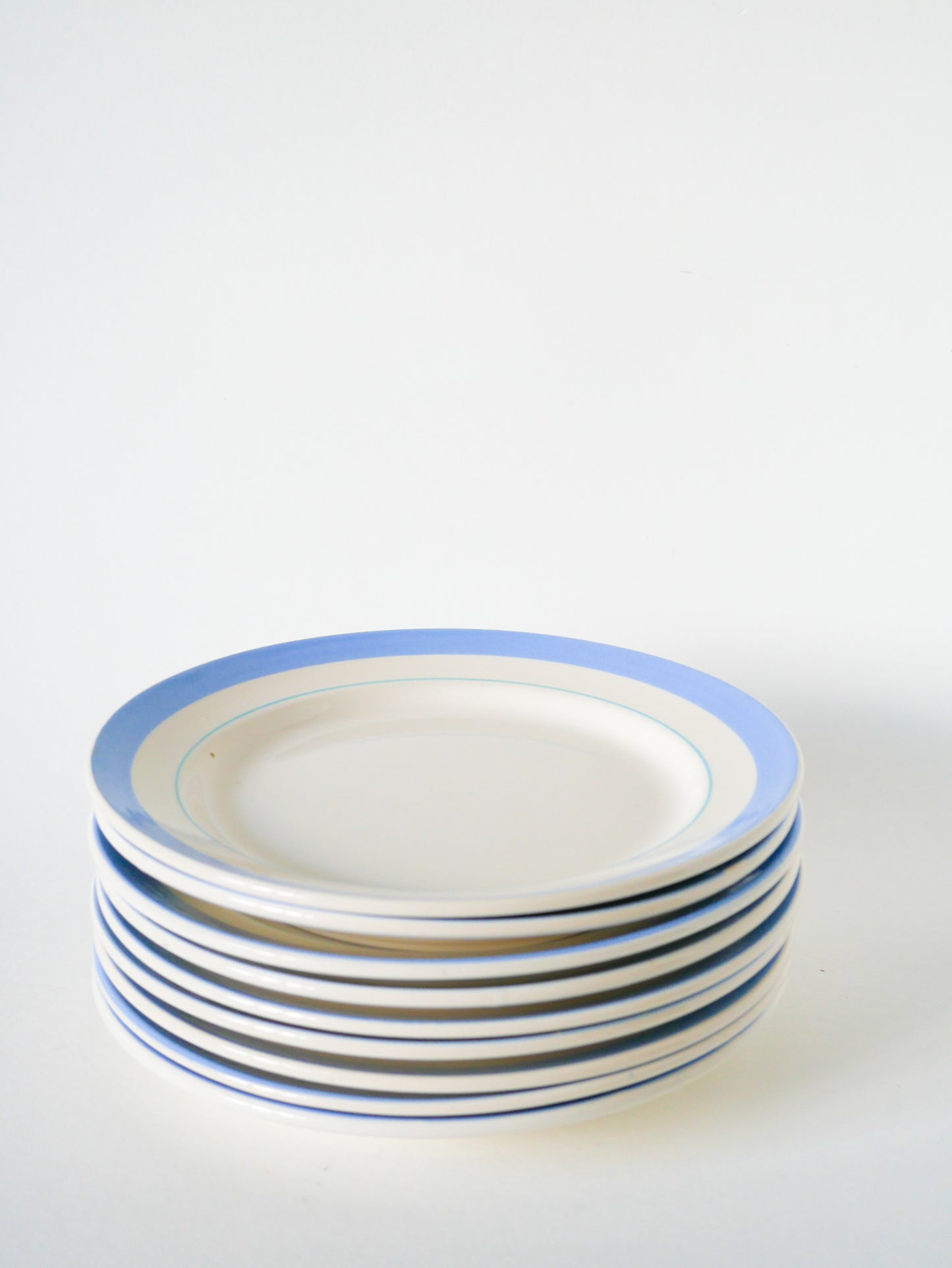 Lot de 9 assiettes à dessert à liseré Bleu Ciel, 1960