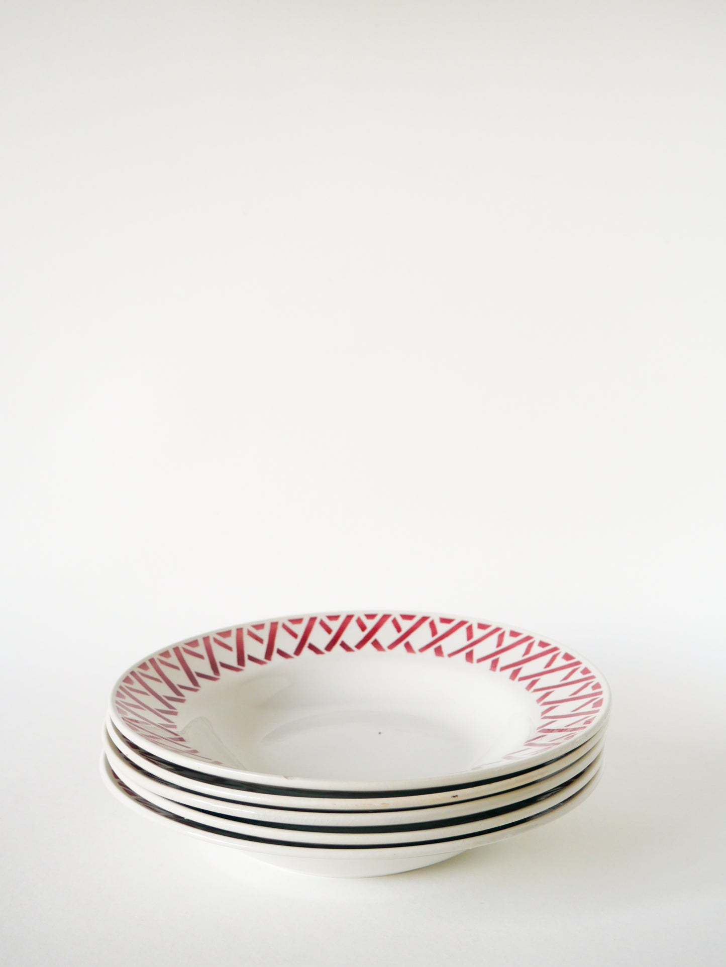 Lot de 5 assiettes creuses Badonviller, motifs Géométriques, Rose, 1960