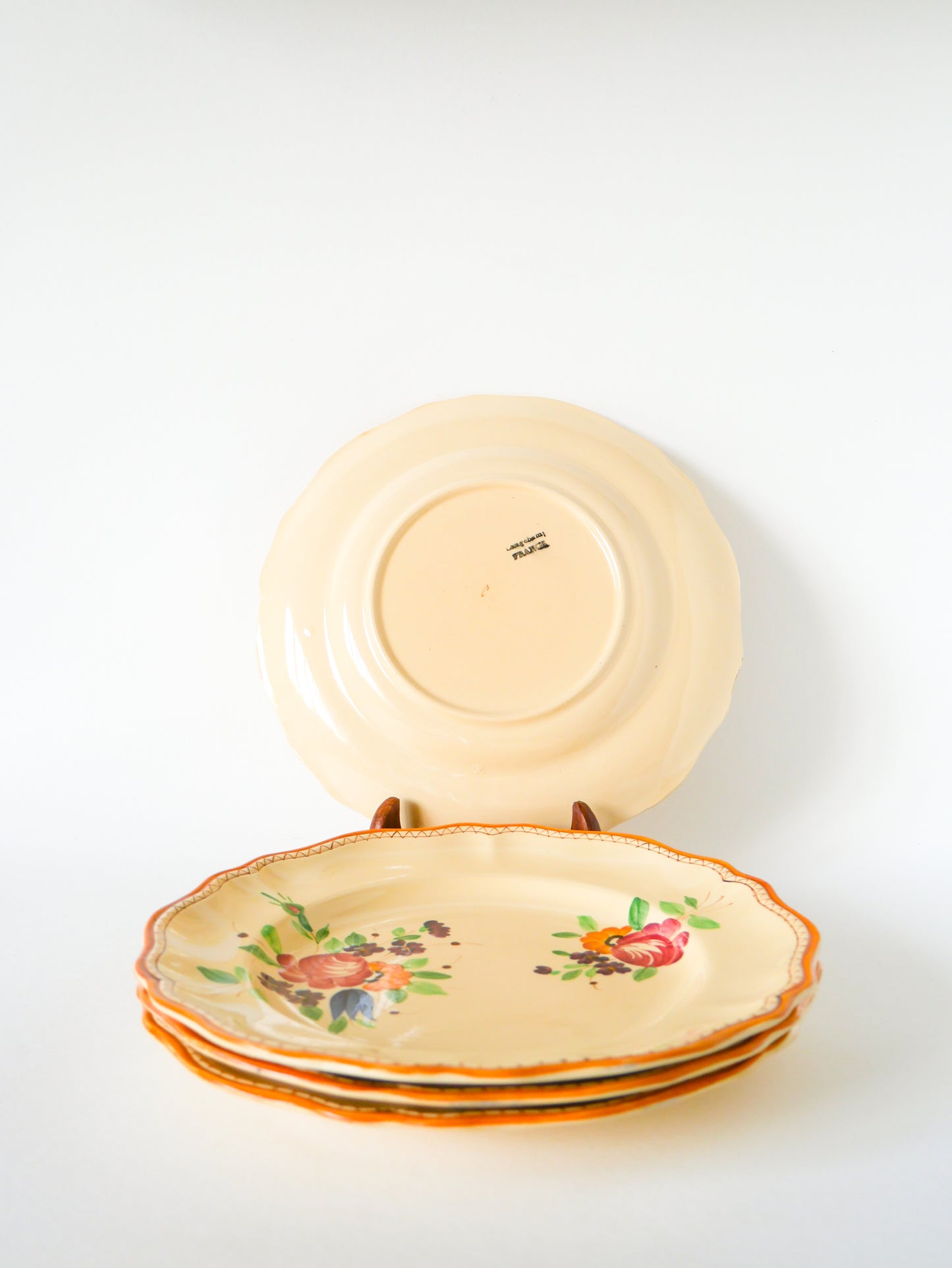 Lot de 4 grandes assiettes plates, Longchamp, 1940