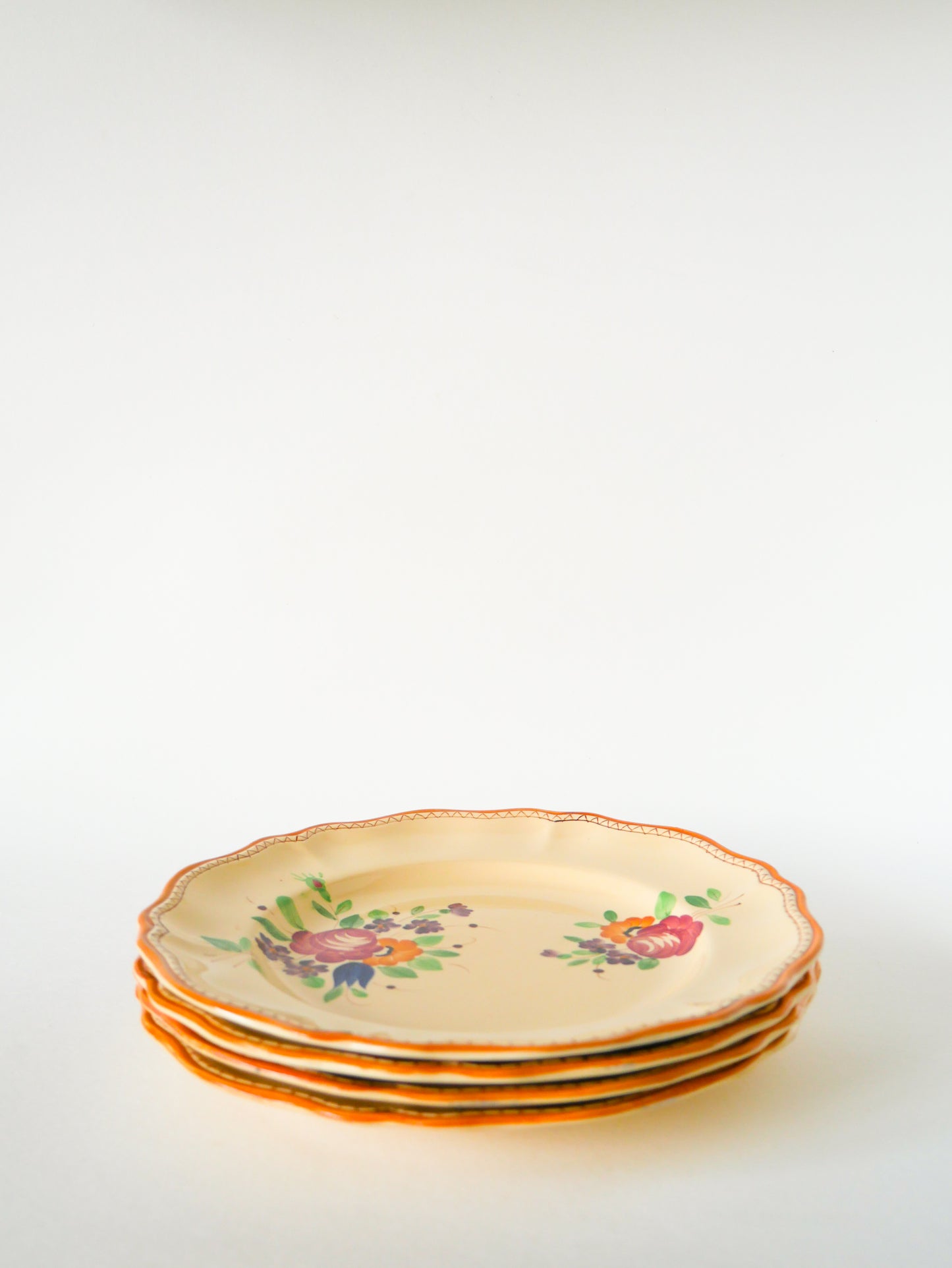 Lot de 4 grandes assiettes plates, Longchamp, 1940