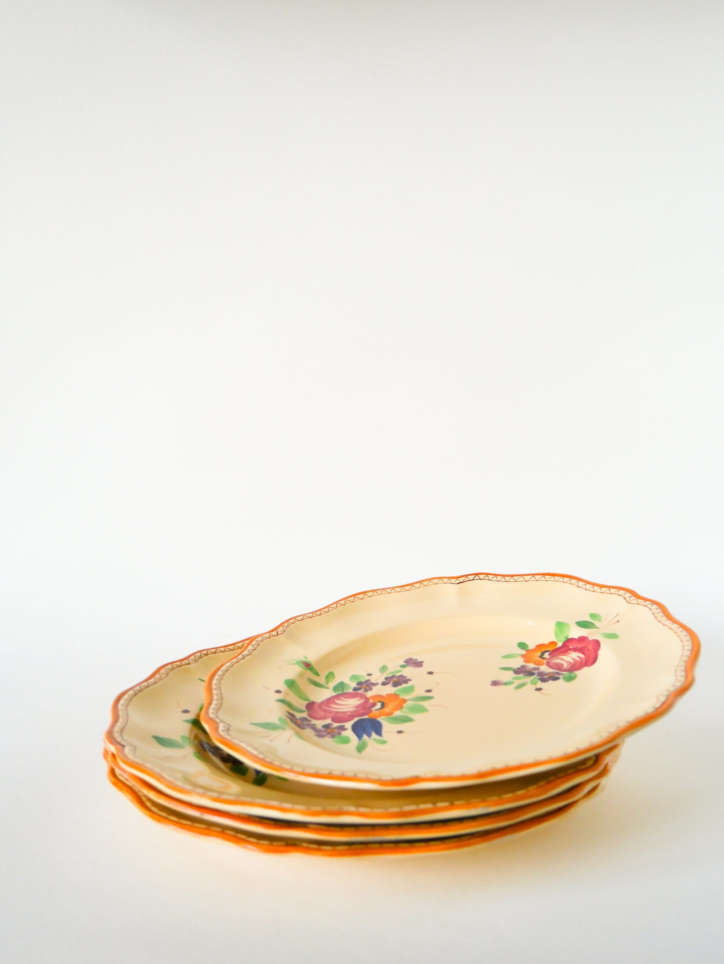 Lot de 4 grandes assiettes plates, Longchamp, 1940