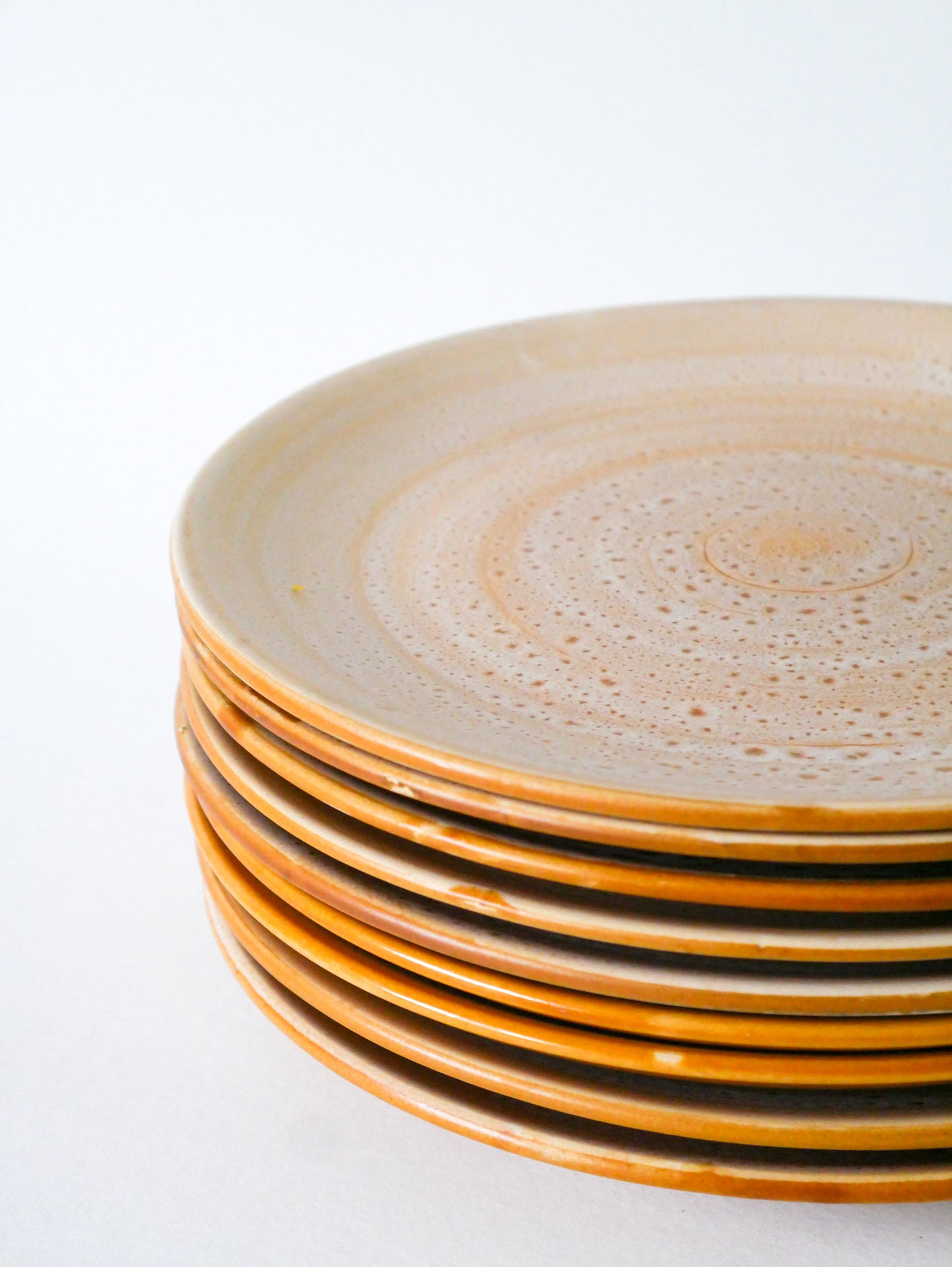 Lot de 9 assiettes plates en grès, émail au Sel, Niderviller modèle "Fauve", Made in France, 1970