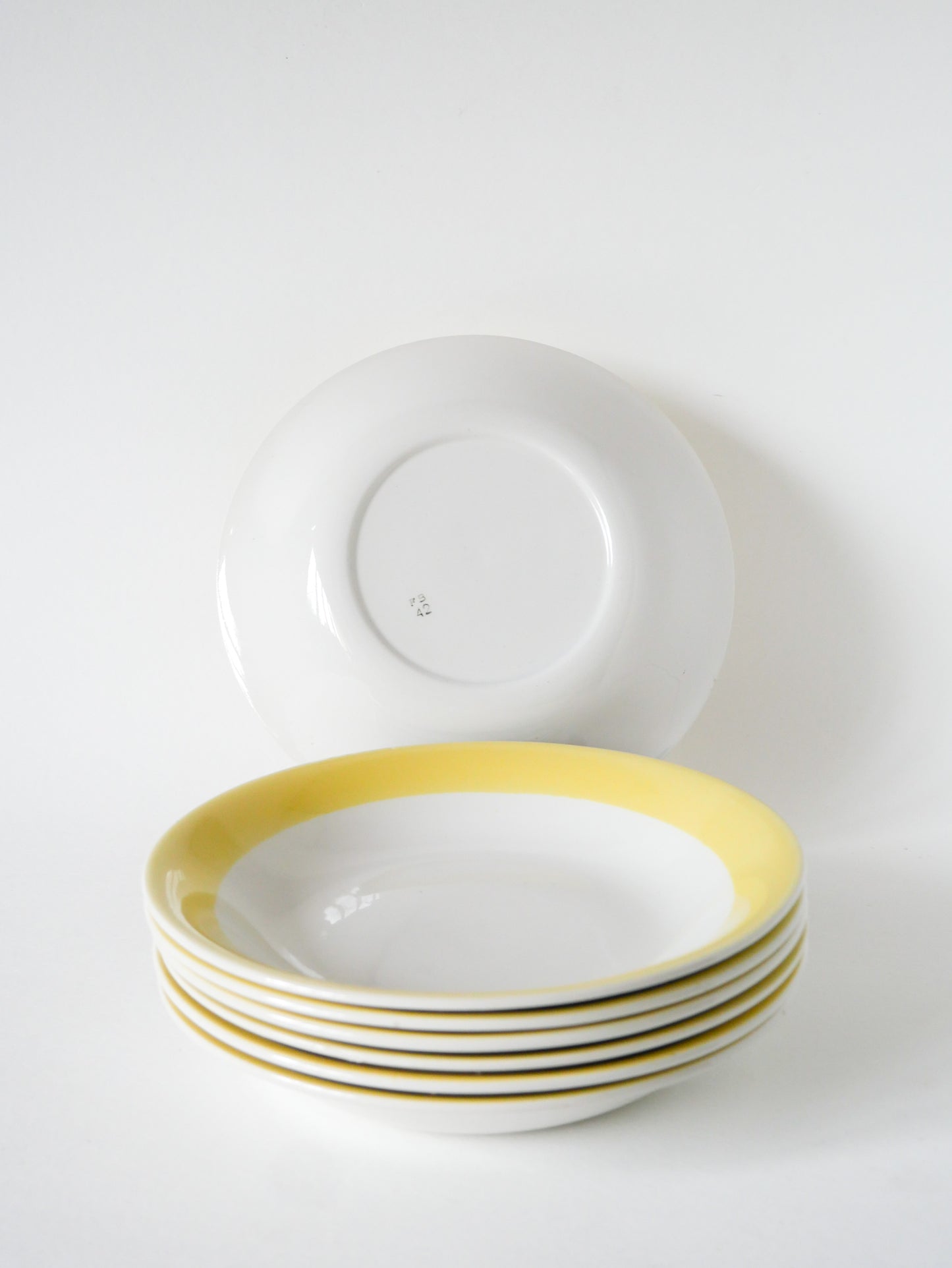 Lot de 7 assiettes creuses Badonviller, bordure Jaune Poussin, 1960