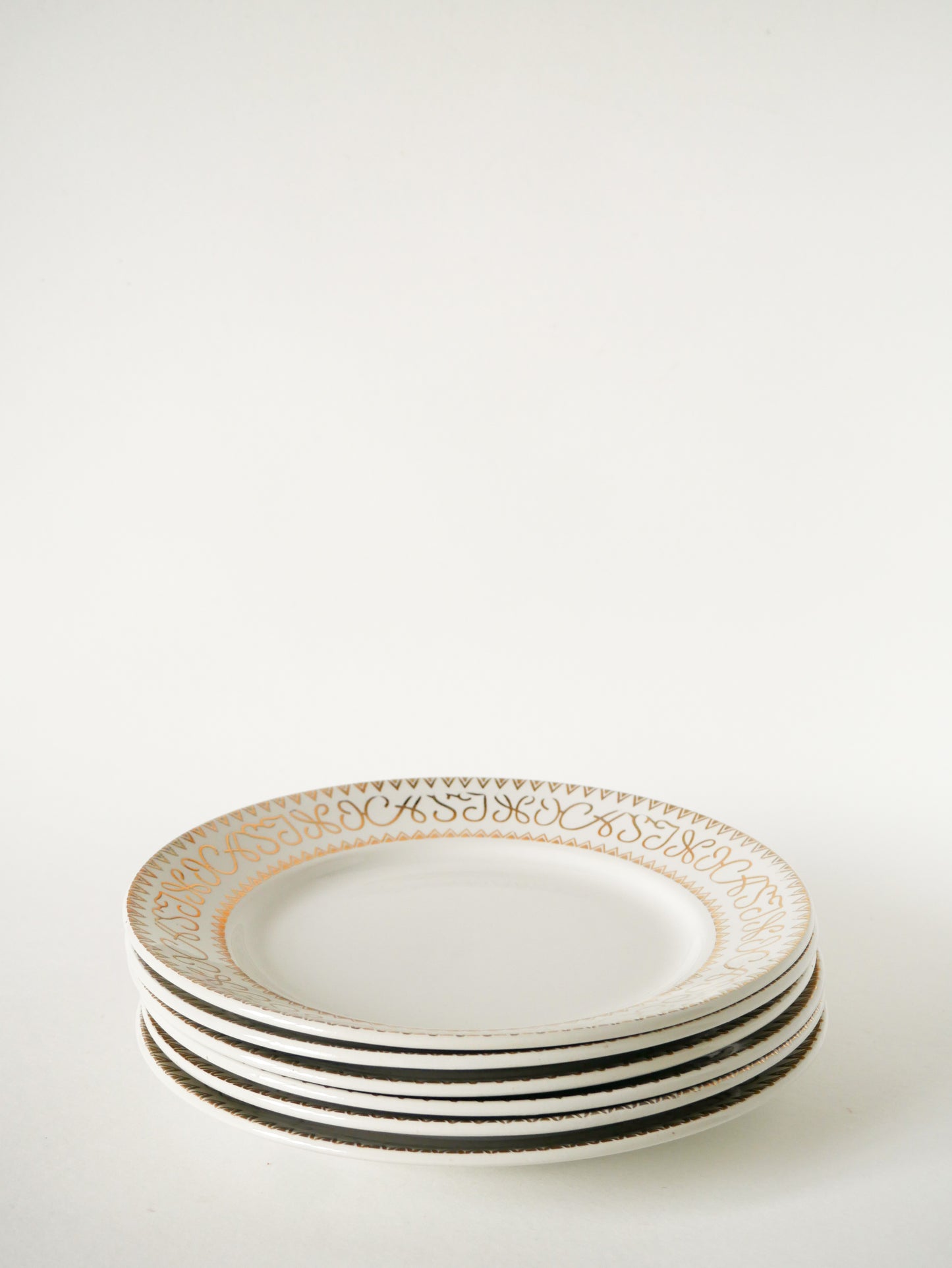 Lot de 6 assiettes plates Digoin Sarreguemines, Alphabet Casino, Blanc et doré, 1960