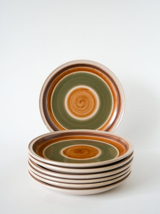 Lot de 7 assiettes plates en grès Gien, Peintes à la main, 1970