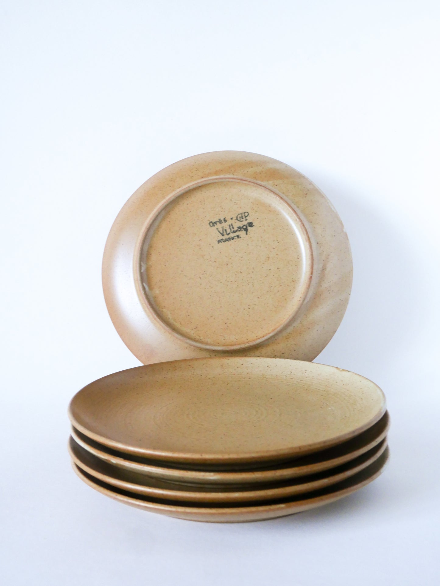 Lot de 5 très grandes assiettes plates en grès, Grès du Village, 1970