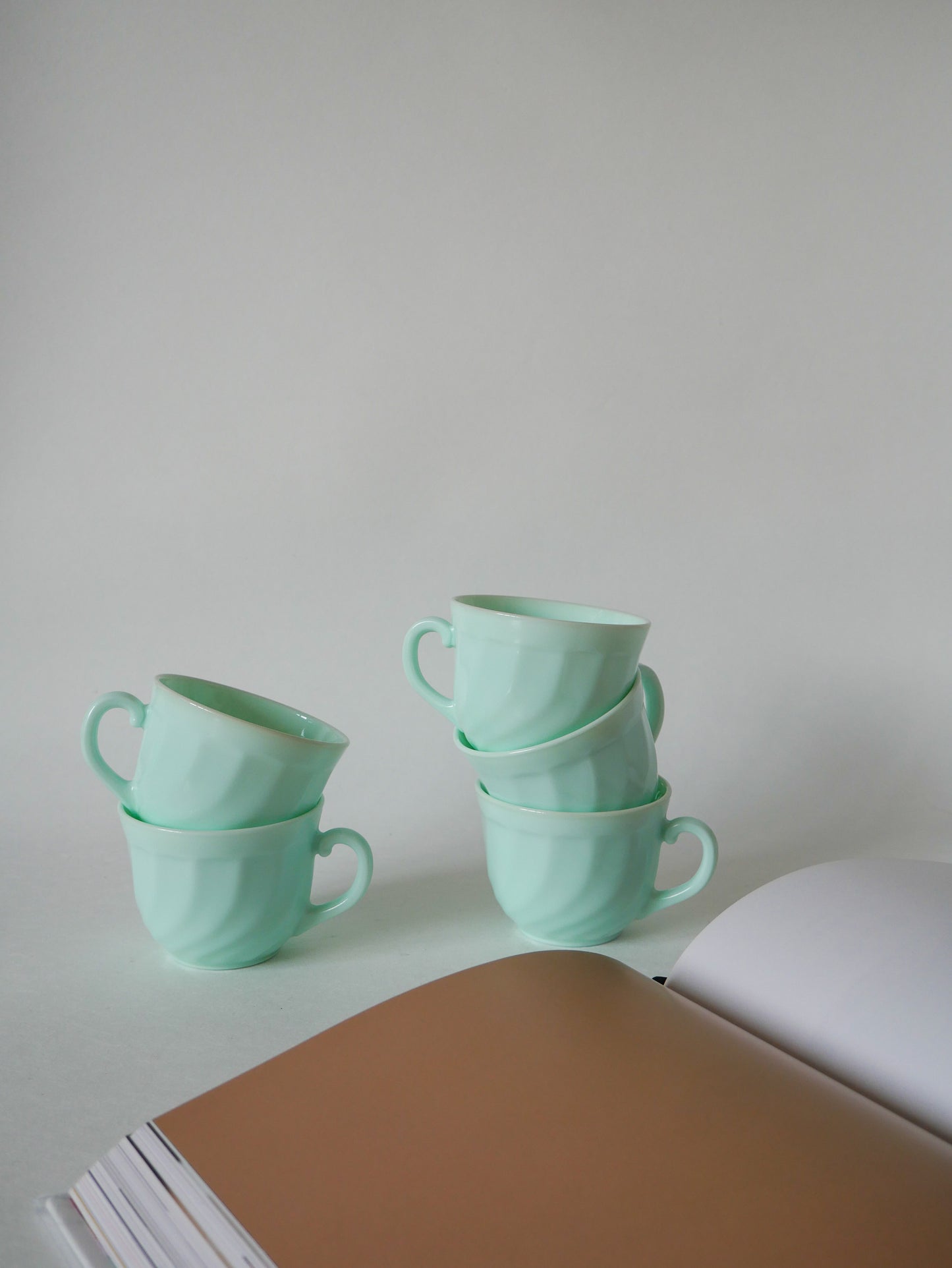 Lot de 5 tasses à café en vert Mint Arcopal 1970